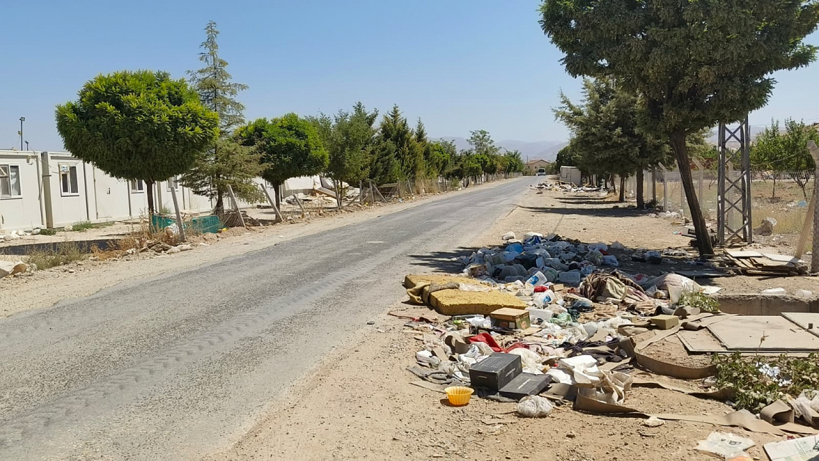 Malatya'da Çevre Felaketine Dönüştü!!! Çöpler, Kırık Kapılar ve Tahrip Edilen Konteynerler…