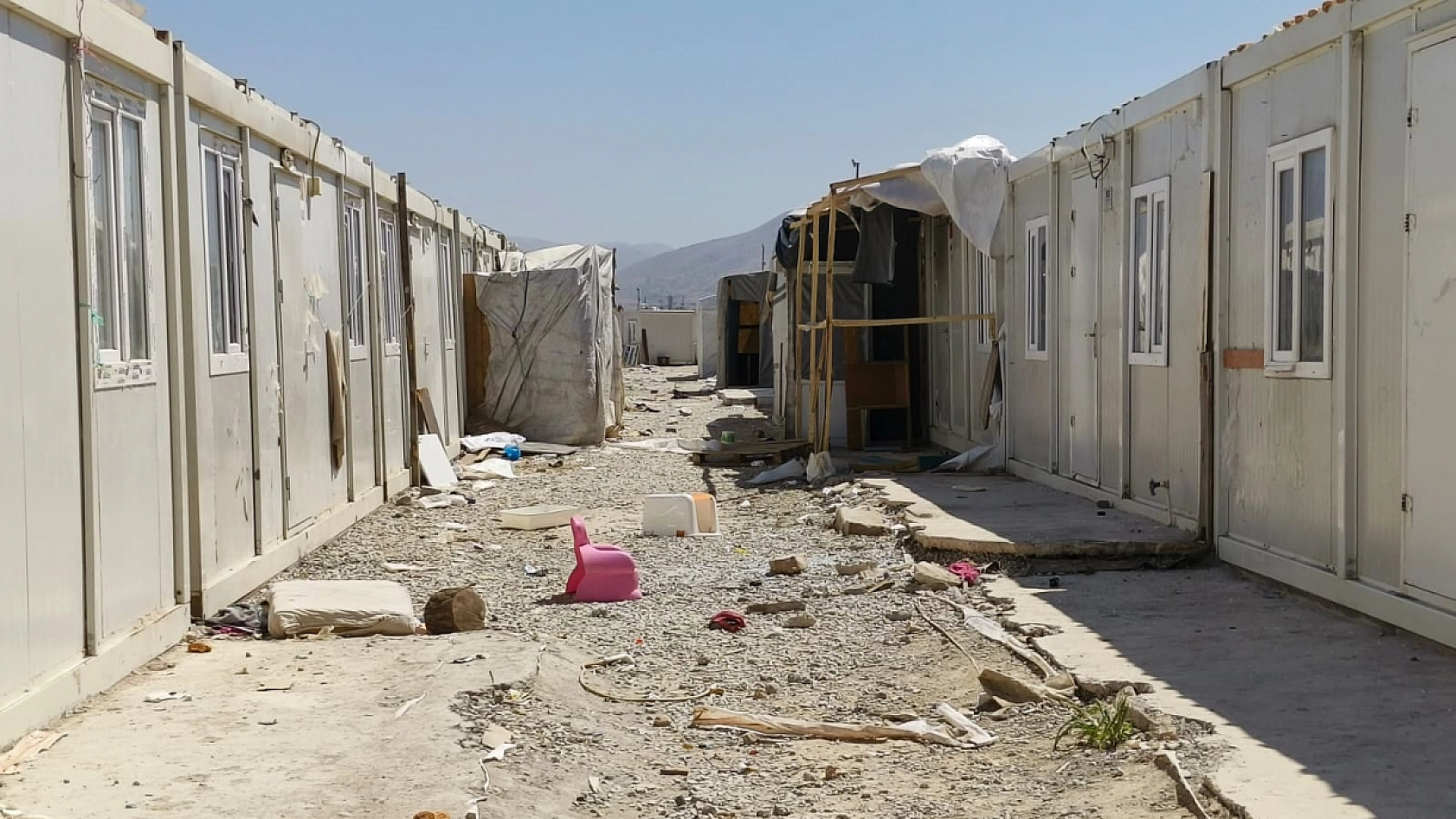 Malatya'da, Çevre Felaketine Dönüştü!!! Çöpler, Kırık Kapılar ve Tahrip Edilen Konteynerler…