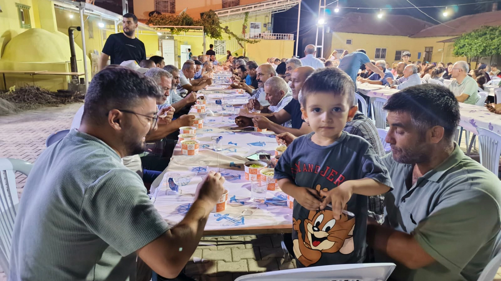 Kerbela'dan Günümüze… Bin Yıllık Lezzet ve İnanç Aşurede Paylaşıldı