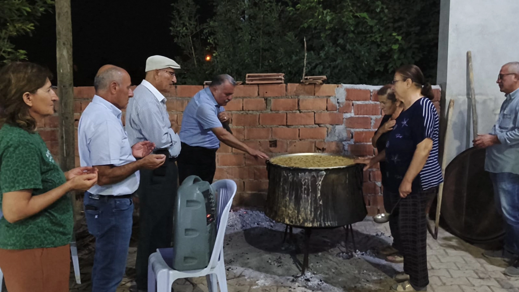 Kerbela'dan Günümüze… Bin Yıllık Lezzet ve İnanç Aşurede Paylaşıldı