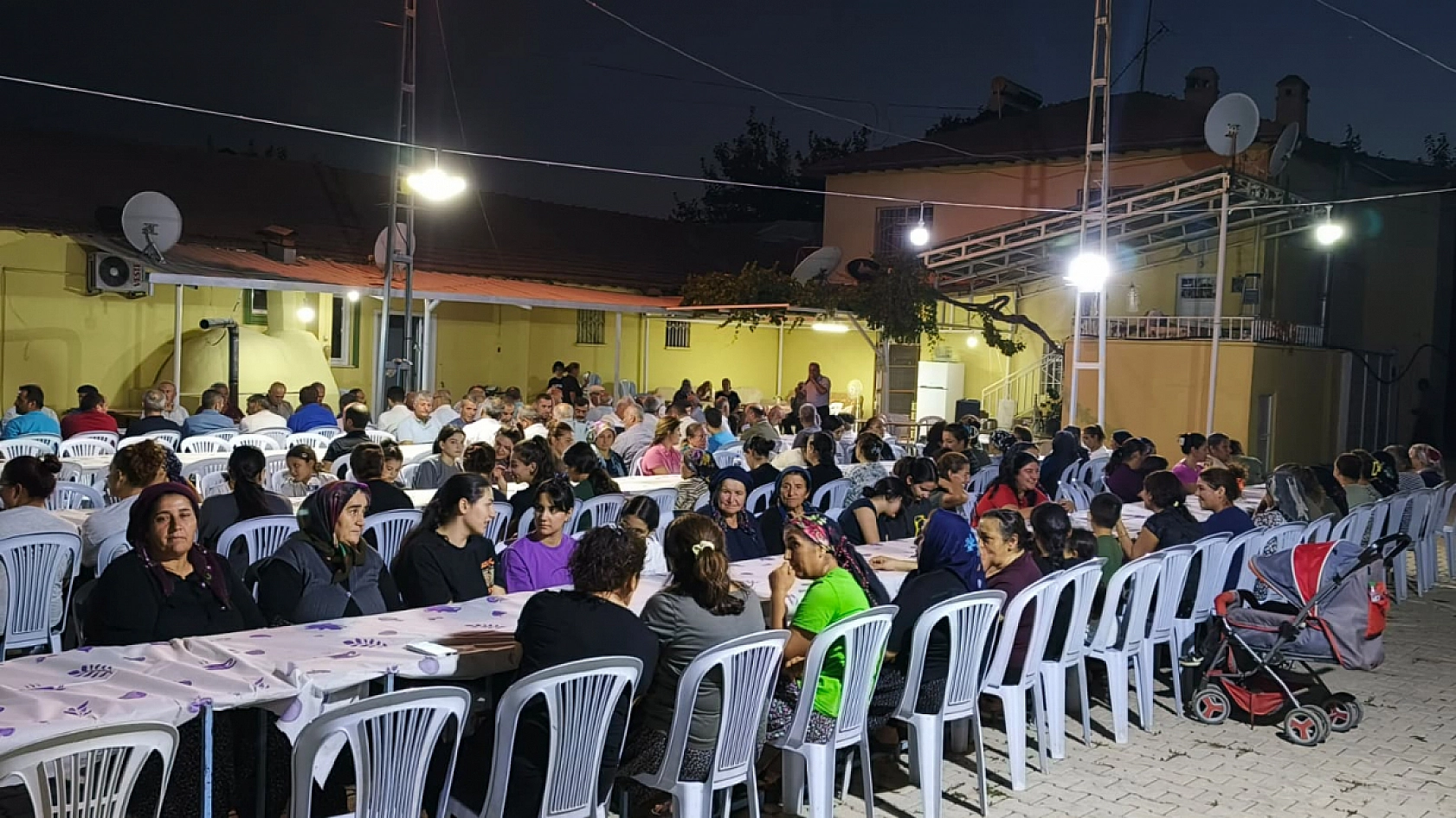 Kerbela'dan Günümüze… Bin Yıllık Lezzet ve İnanç Aşurede Paylaşıldı