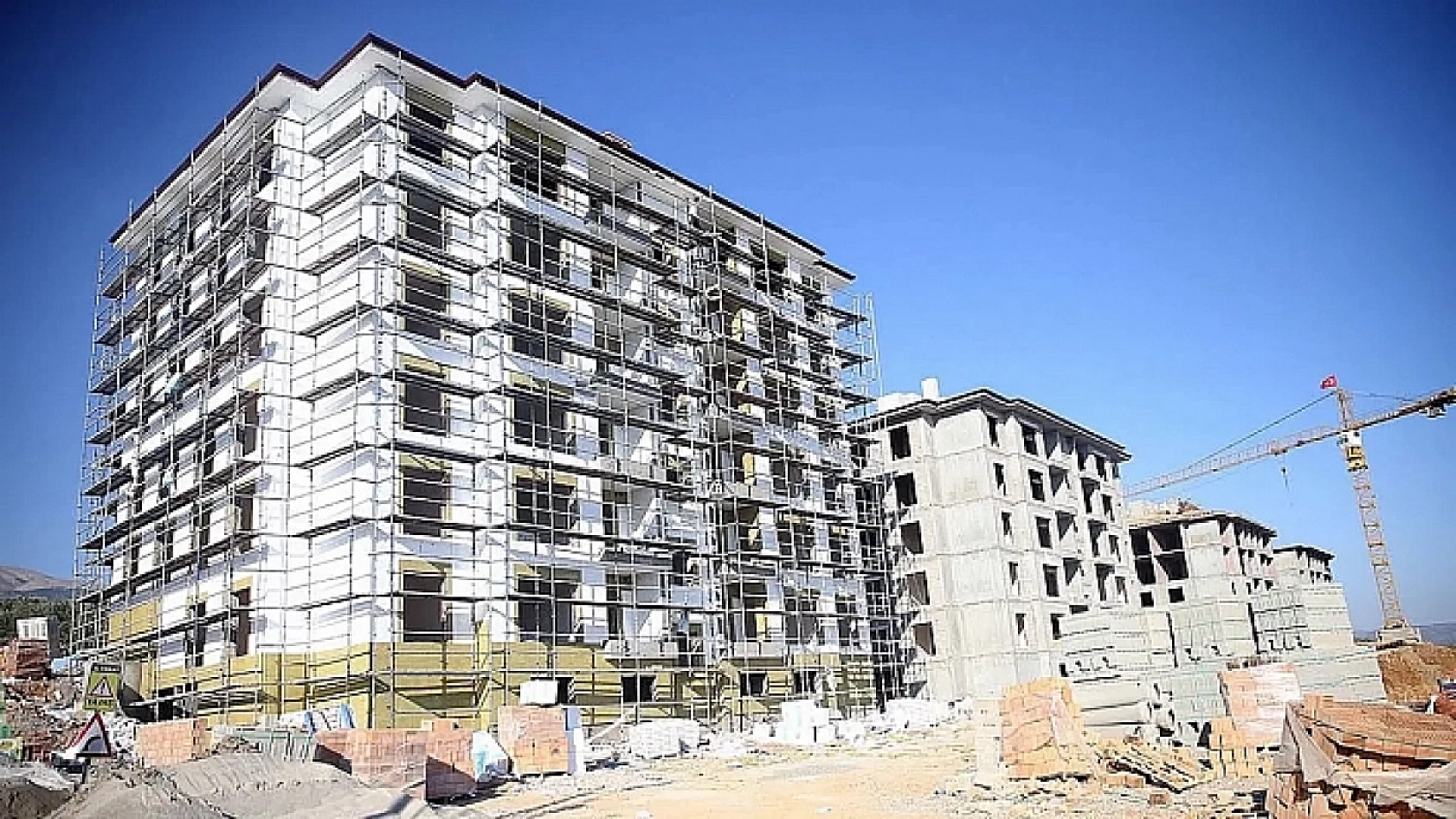 Bakanın sözü havada kaldı: Kurada konut çıkmadı…