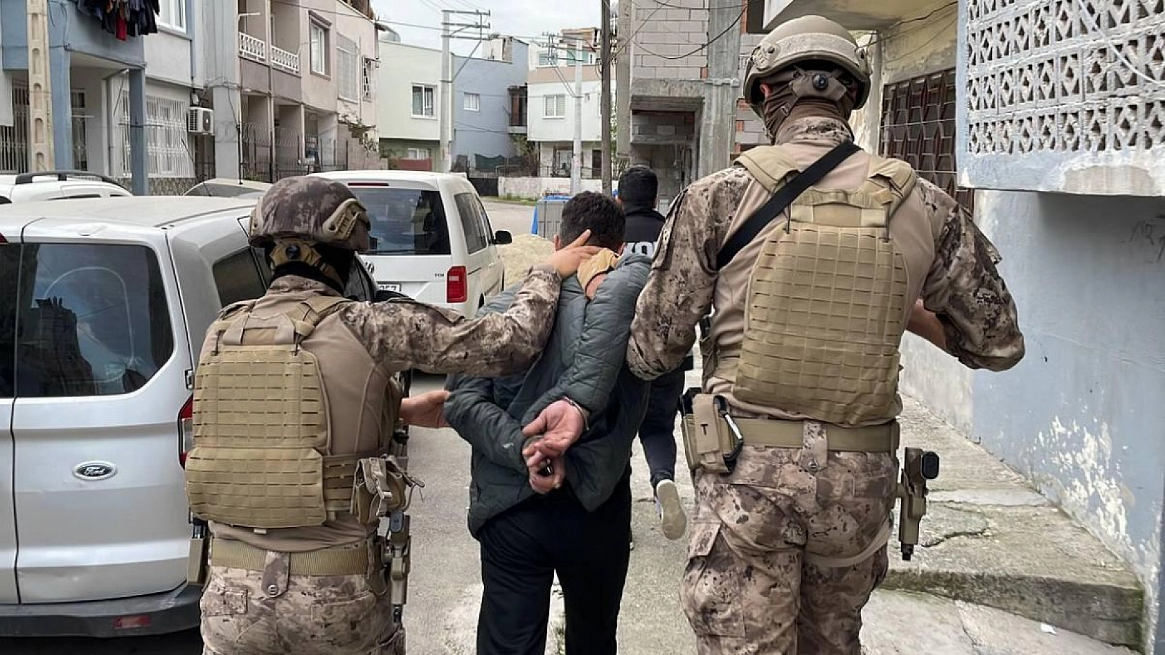 Malatya'da zehir tacirlerine şafak baskını: 2 milyon 790 bin uyuşturucu hap ele geçirildi