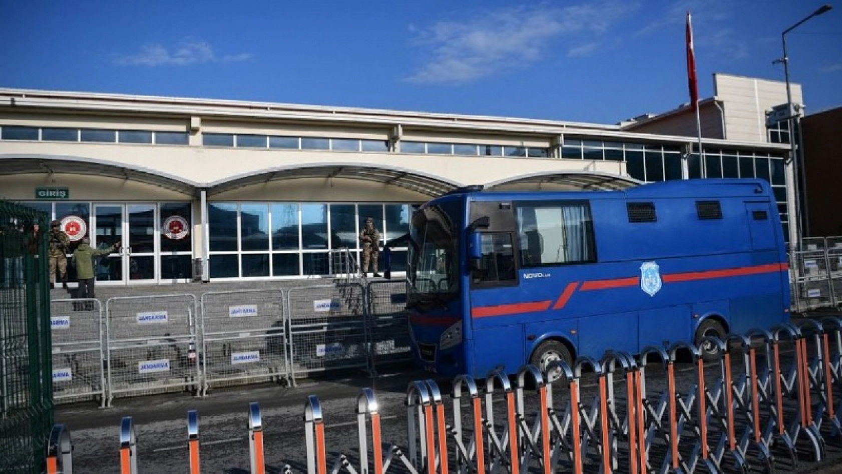 55 Bin Mahkum İçin Tahliye Kapısı Açıldı: Kimler Erken Serbestlikten Yararlanacak?