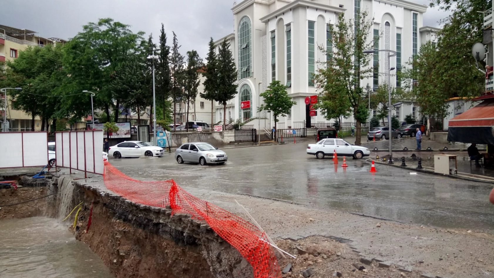 Malatya bir kez daha sele teslim: Yağmur değil, ihmal vurdu!