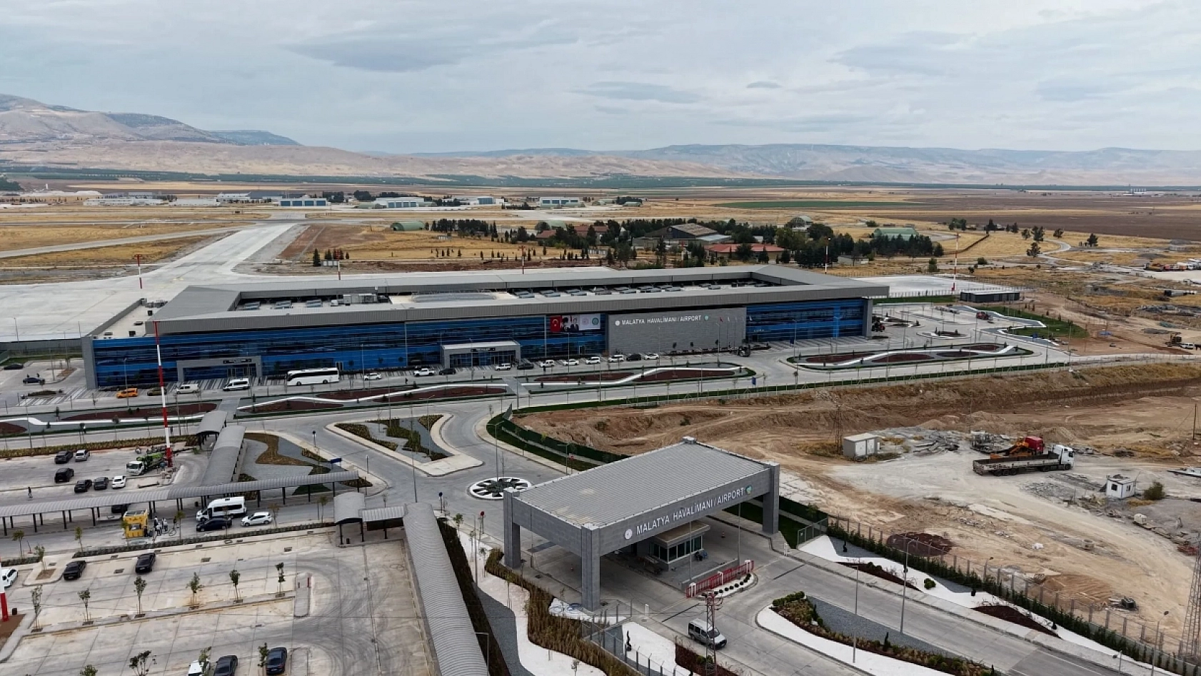 Malatya Havalimanı'nın yeni terminali hizmete girdi: İlk yolcular geldi