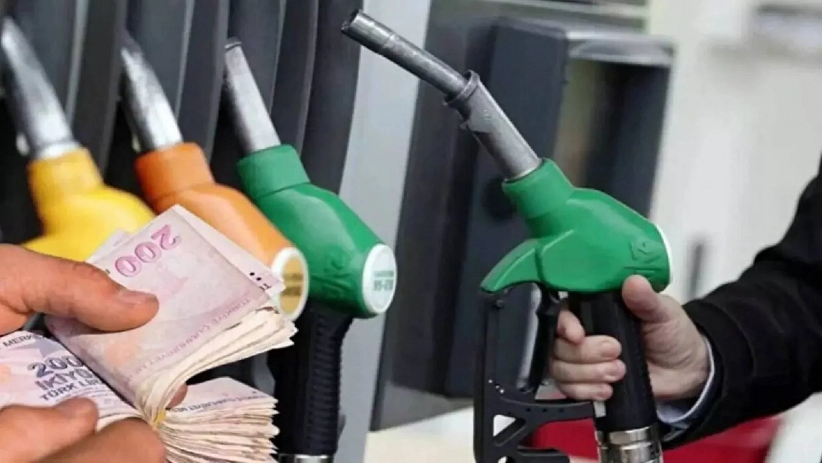 Yeni Bir Zam: Akaryakıt 50 TL'yi Buluyor...