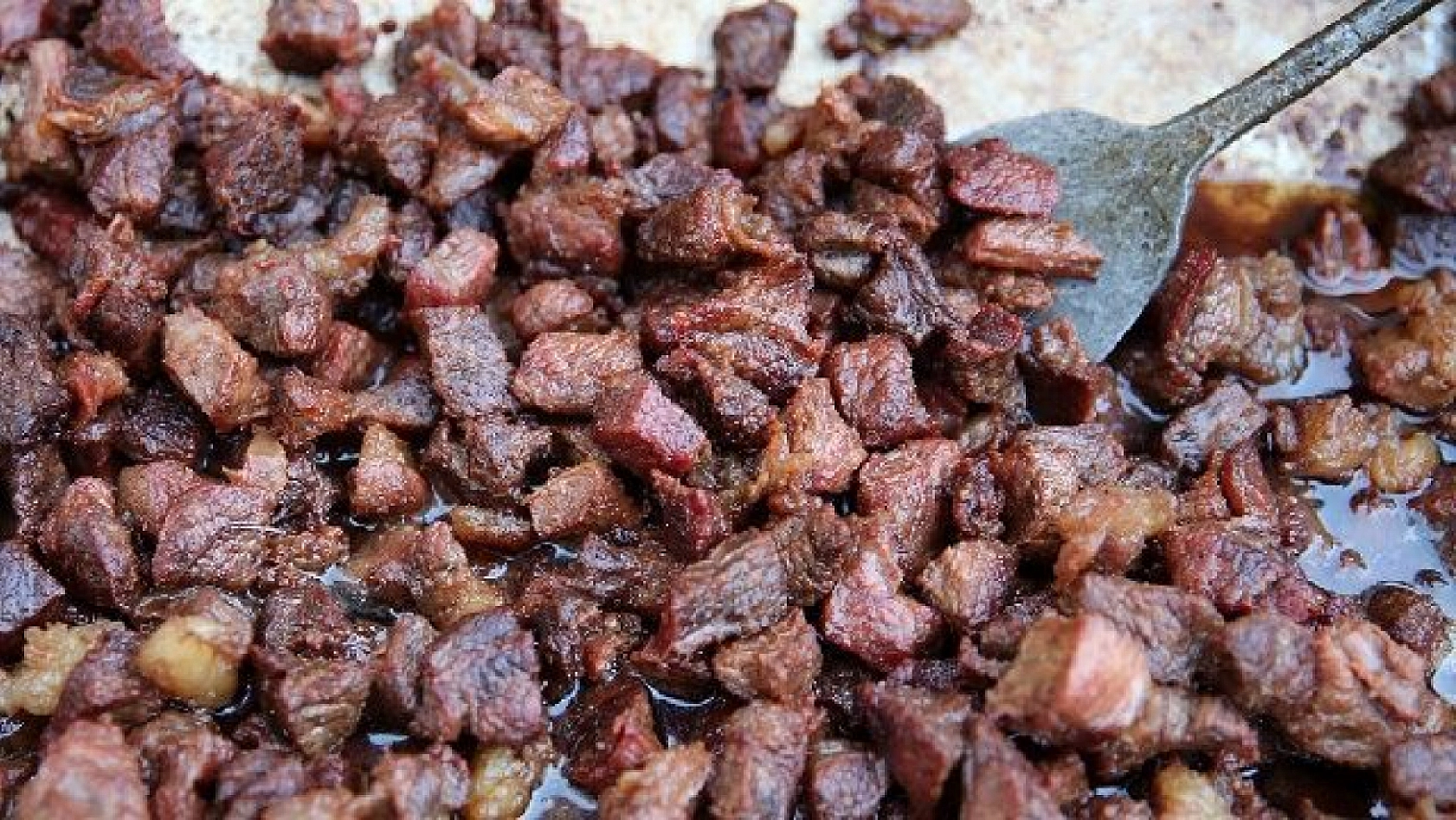 Lezzetli ve Lokum Kıvamında Dana Kavurma Tarifi...