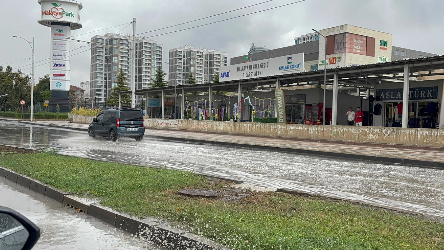 Malatya'da sağanak yağış hayatı olumsuz etkiledi