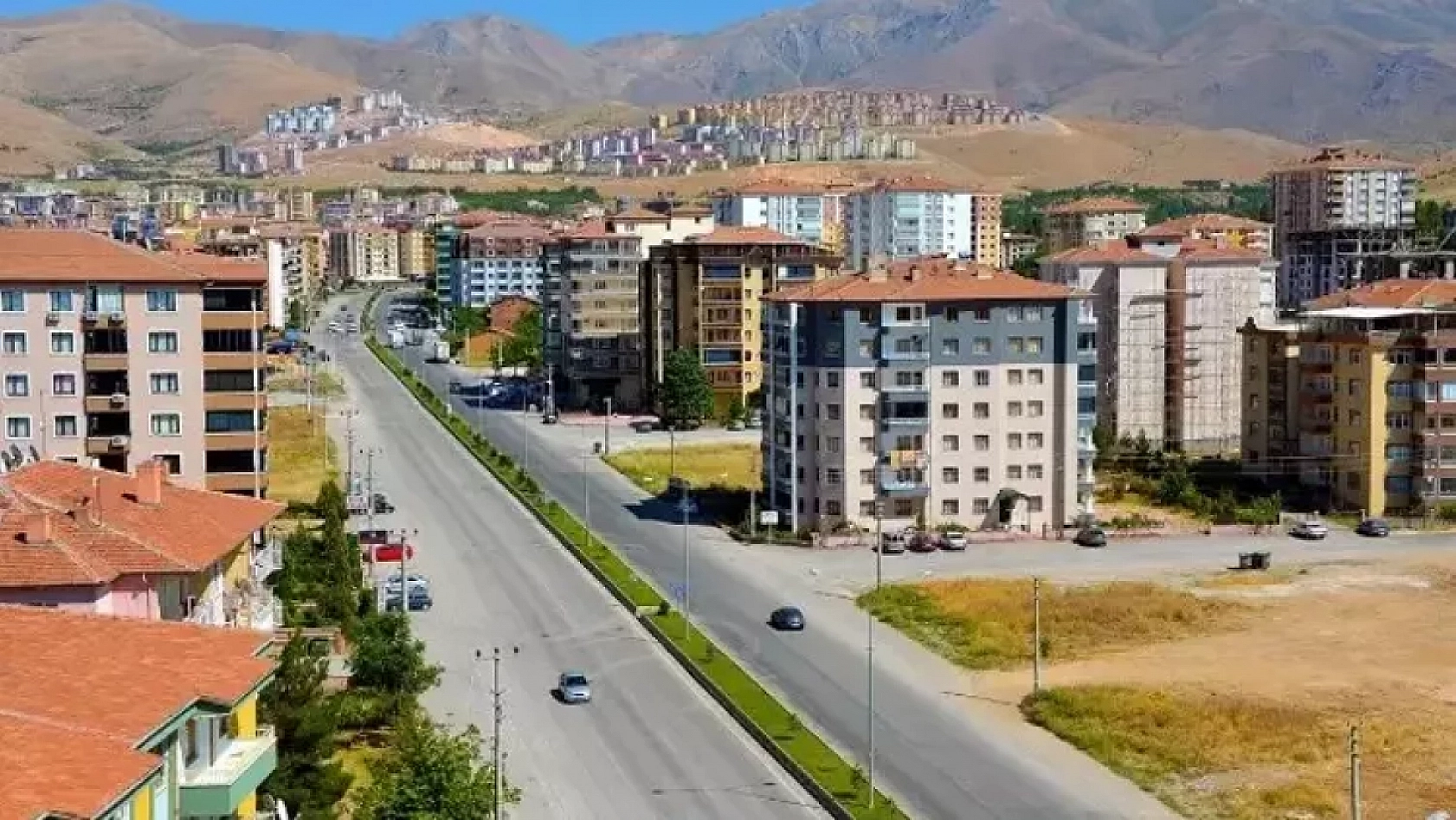 Malatya'da 7, 13 ve 15 katlı binaların geleceği belirsiz!