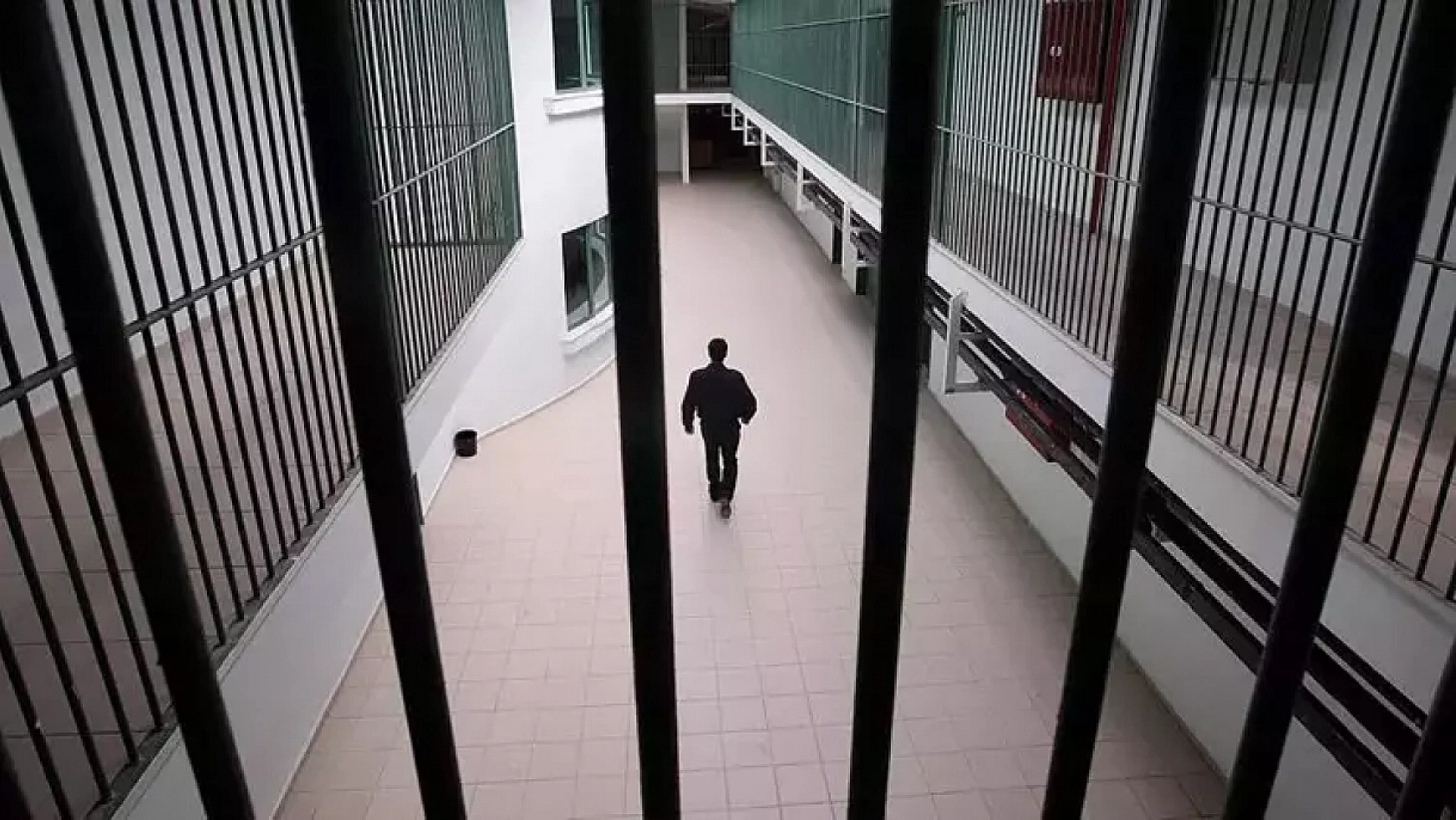 Yeni yargı paketi yolda: Denetimli serbestlik ve konutta infaz süreleri değişiyor