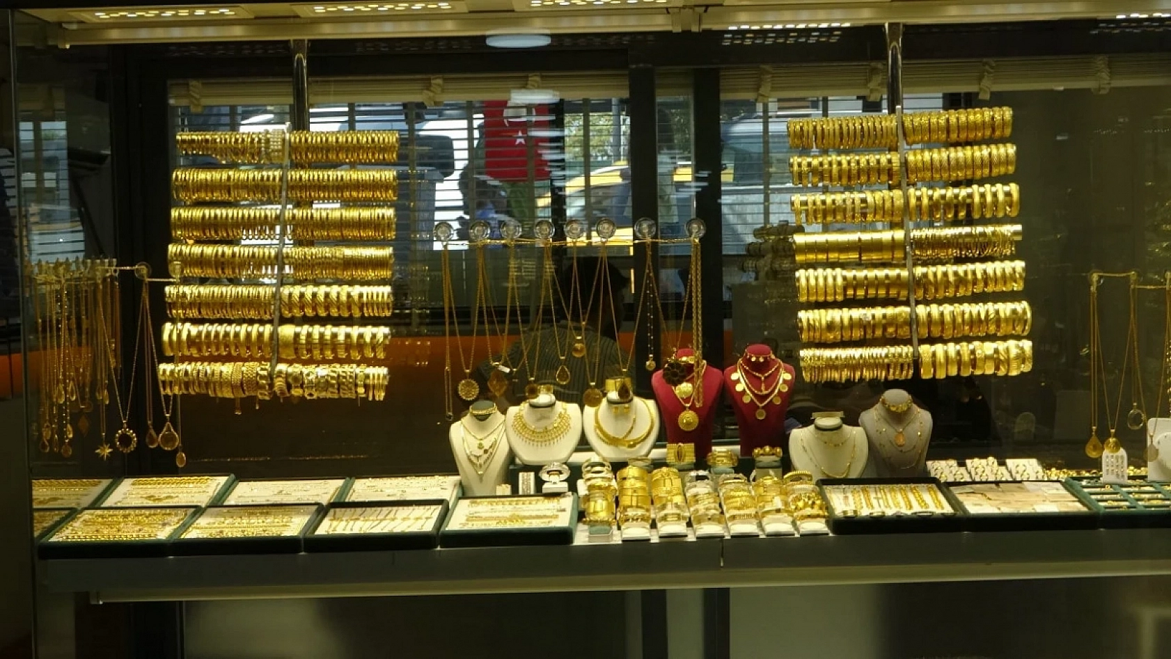 Altın Fiyatları Cep Yakmaya Devam Ediyor! İşte Güncel Altın Fiyatları…