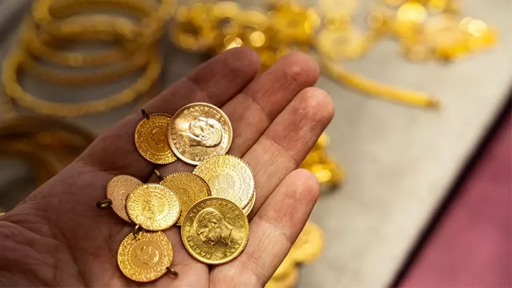 Malatya'da altın fiyatlarında soğuk duş: Yükselişe mi geçiyor... Gram Altın 4 bin 408 TL'yi aştı!