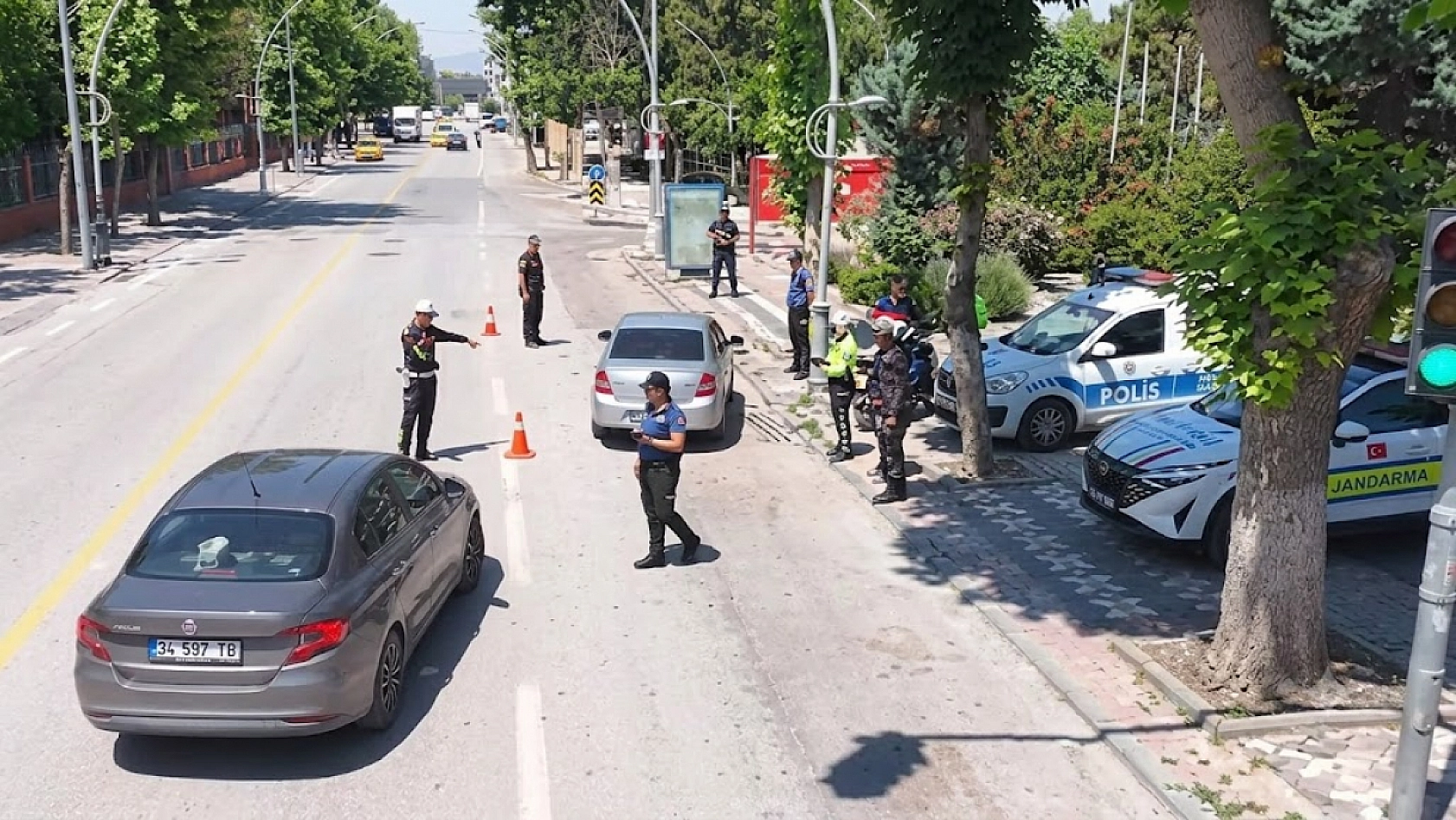 Malatya'nın 13 ilçesi didik arandı: 54 araç sahibine ceza yağdı!