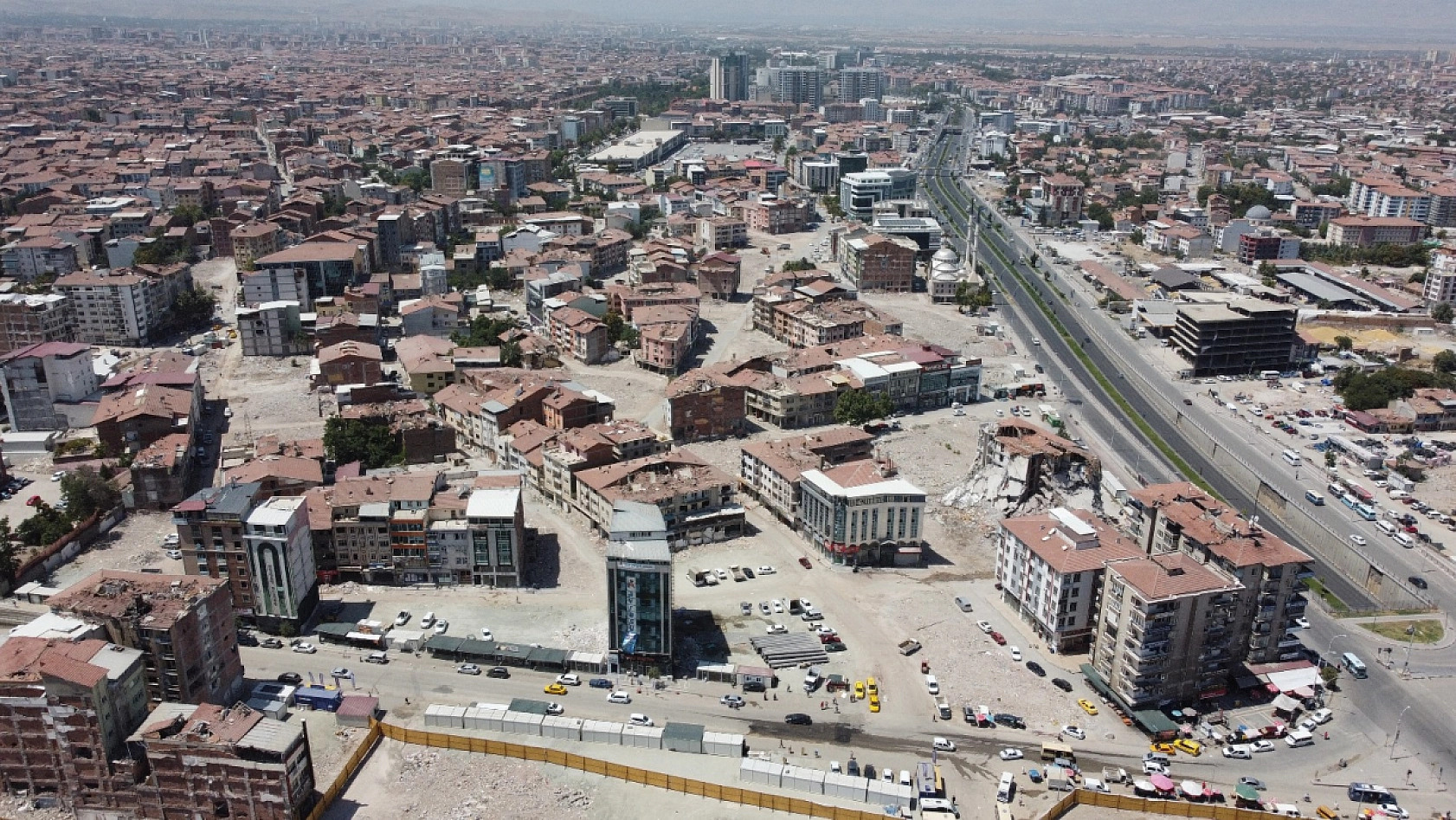 Büyükşehir'de Neler Oluyor? İstikrarsızlık Derinleşiyor!