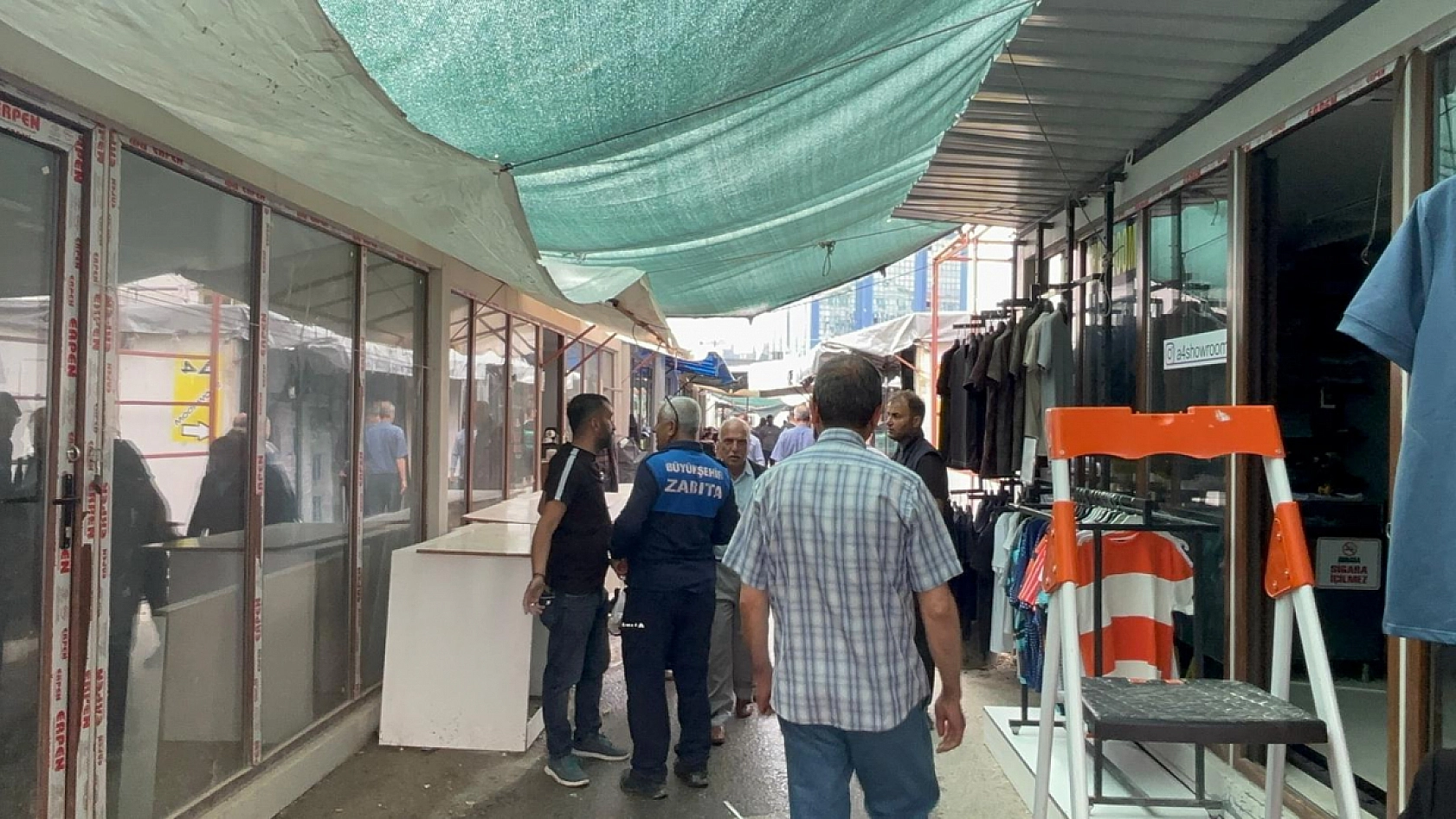 Malatya'da konteynerler boşaltılıyor Dükkanı teslim edilmeyen esnaf nereye gidecek?