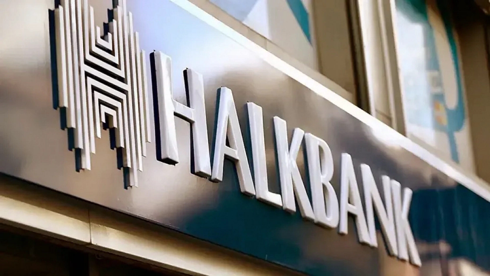 Halkbank'tan Büyük Fırsat: KPSS Şartsız Yüzlerce Personel Alımı Yapılacak