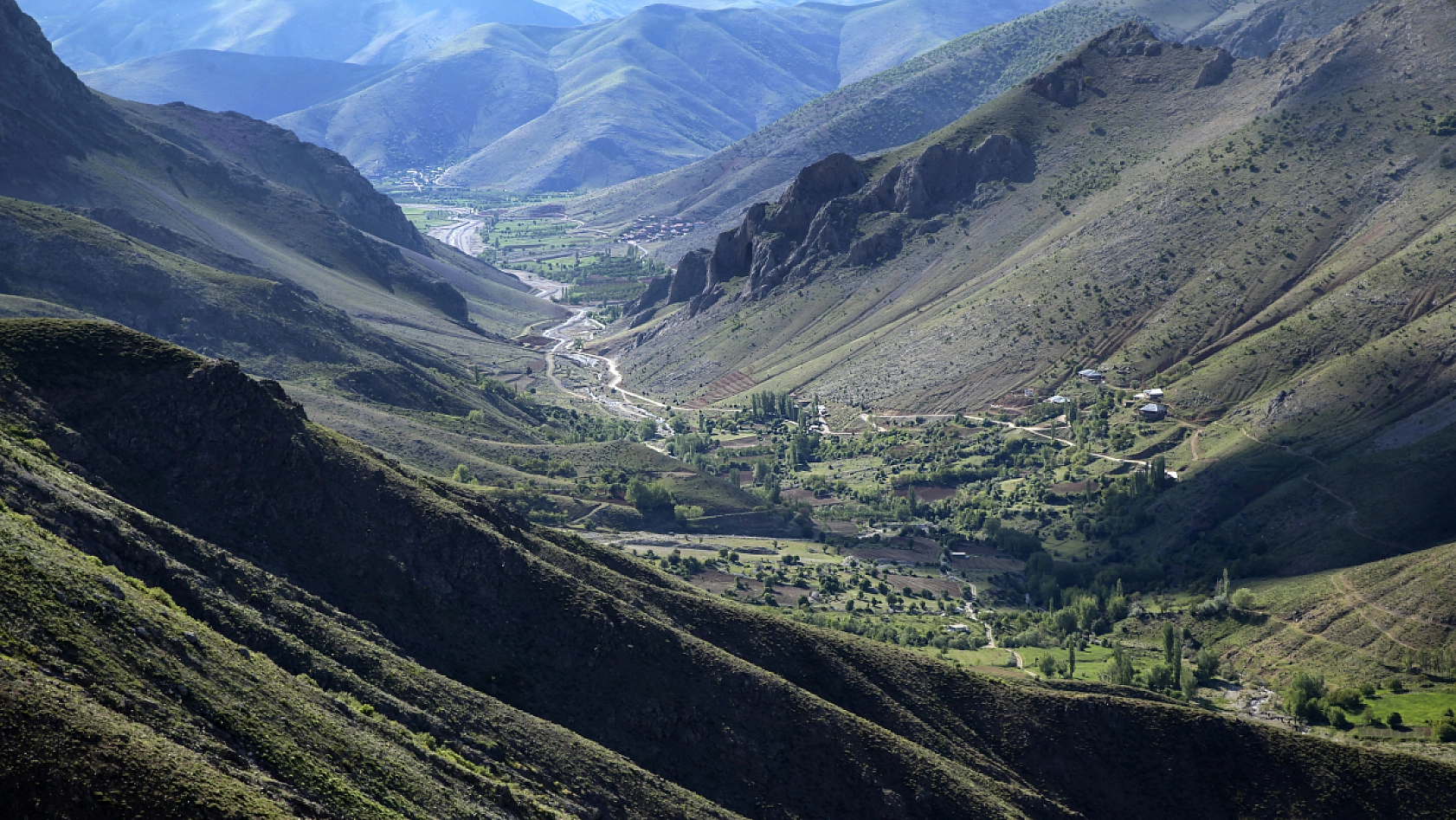 Malatya'daki vadi görkemiyle göz kamaştırıyor!