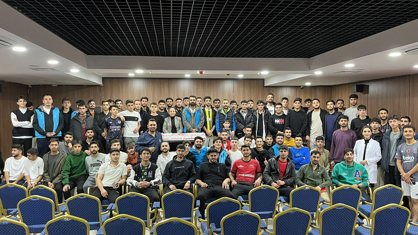 Van ve Şırnak'tan Gelen Gençler, Hakkari'nin Doğal ve Tarihi Zenginliklerini Keşfetti