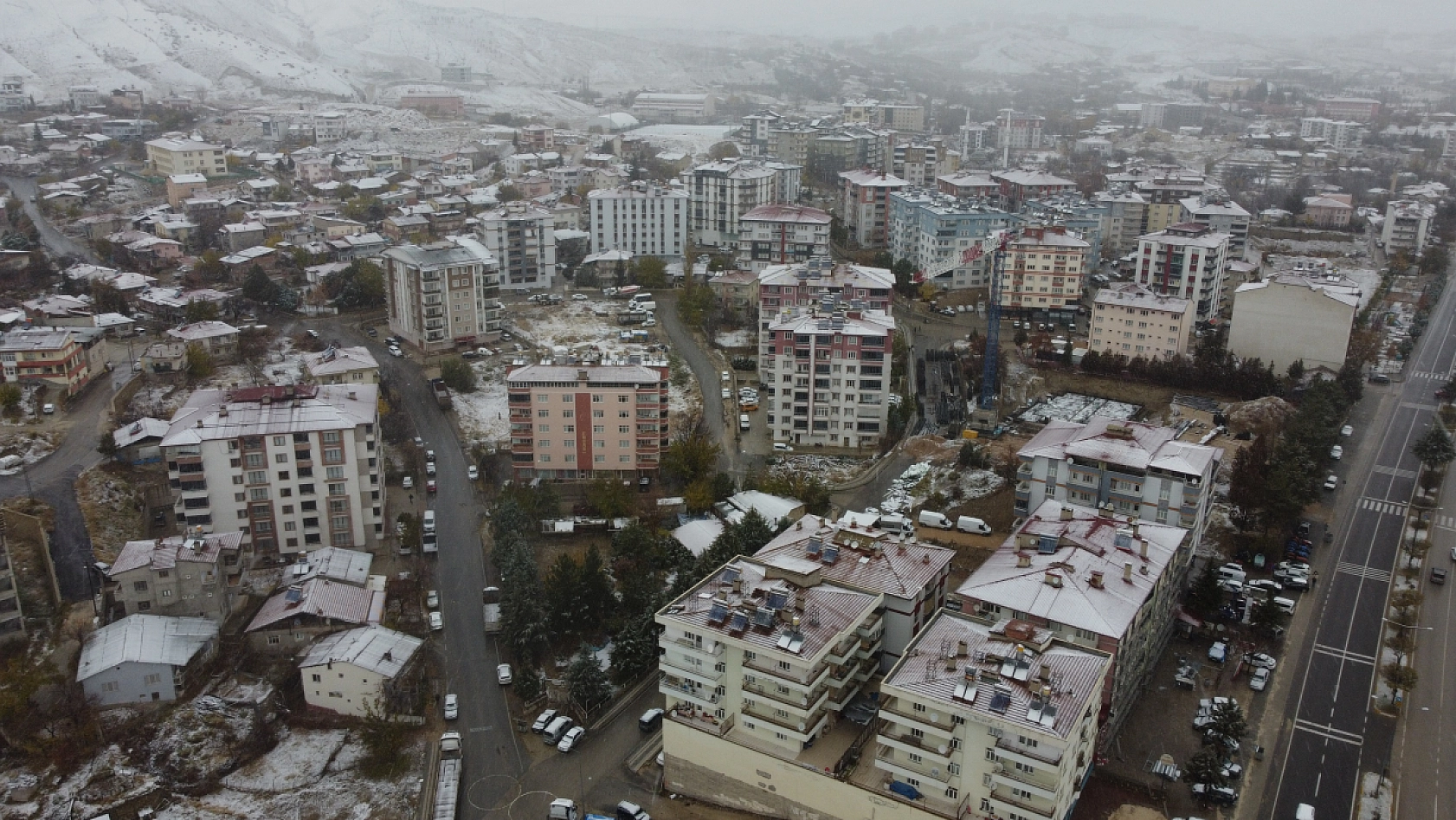 Darende'de Kar Yağışı Başladı, İlçe Beyaza Büründü