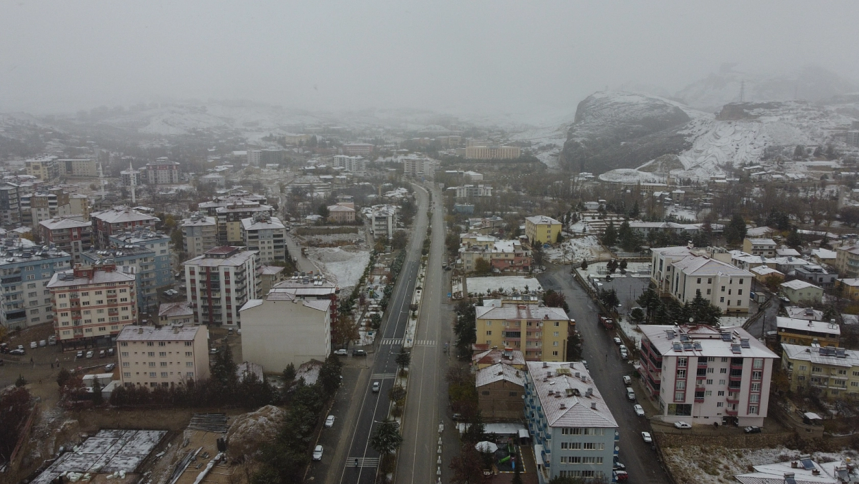 Darende'de Kar Yağışı Başladı, İlçe Beyaza Büründü