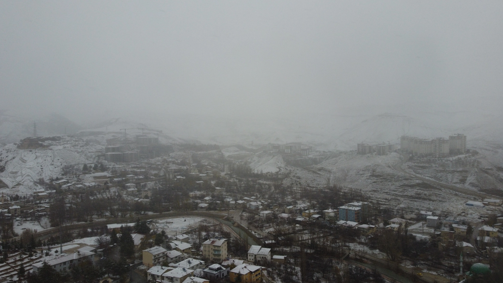 Darende'de Kar Yağışı Başladı, İlçe Beyaza Büründü