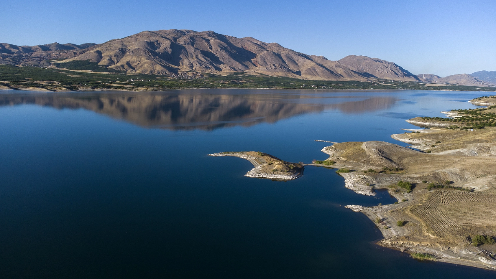 Türkiye'nin en uzun demir yolu köprüsü Fırat üzerinde zamana direniyor!