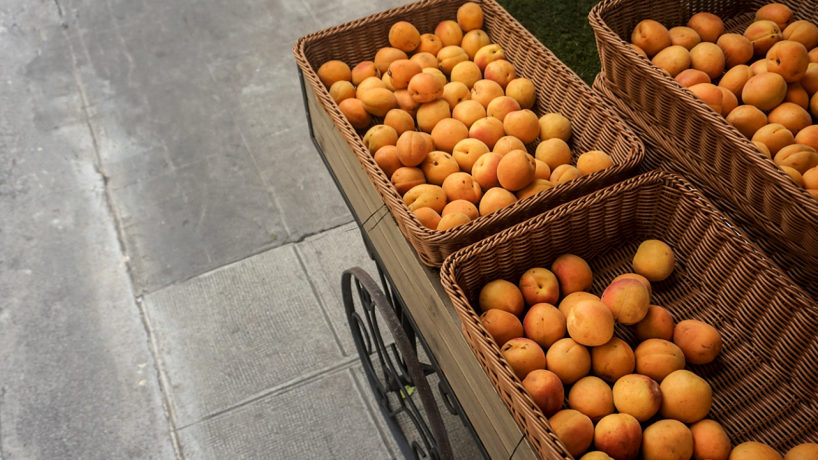 Üretici ve Market Arasında Uçurum Büyüyor..! Kuru Kayısı Zirveye Yaklaştı...
