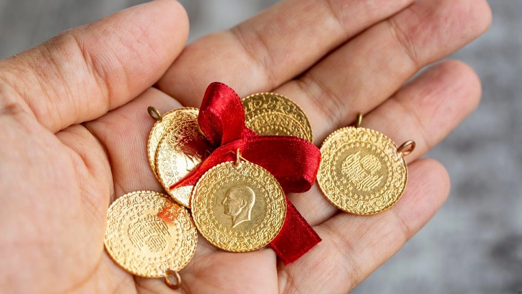 Altın Fiyatlarında Dalgalanmalar Devam Ediyor: Peki Güncel Fiyatlar Nasıl?