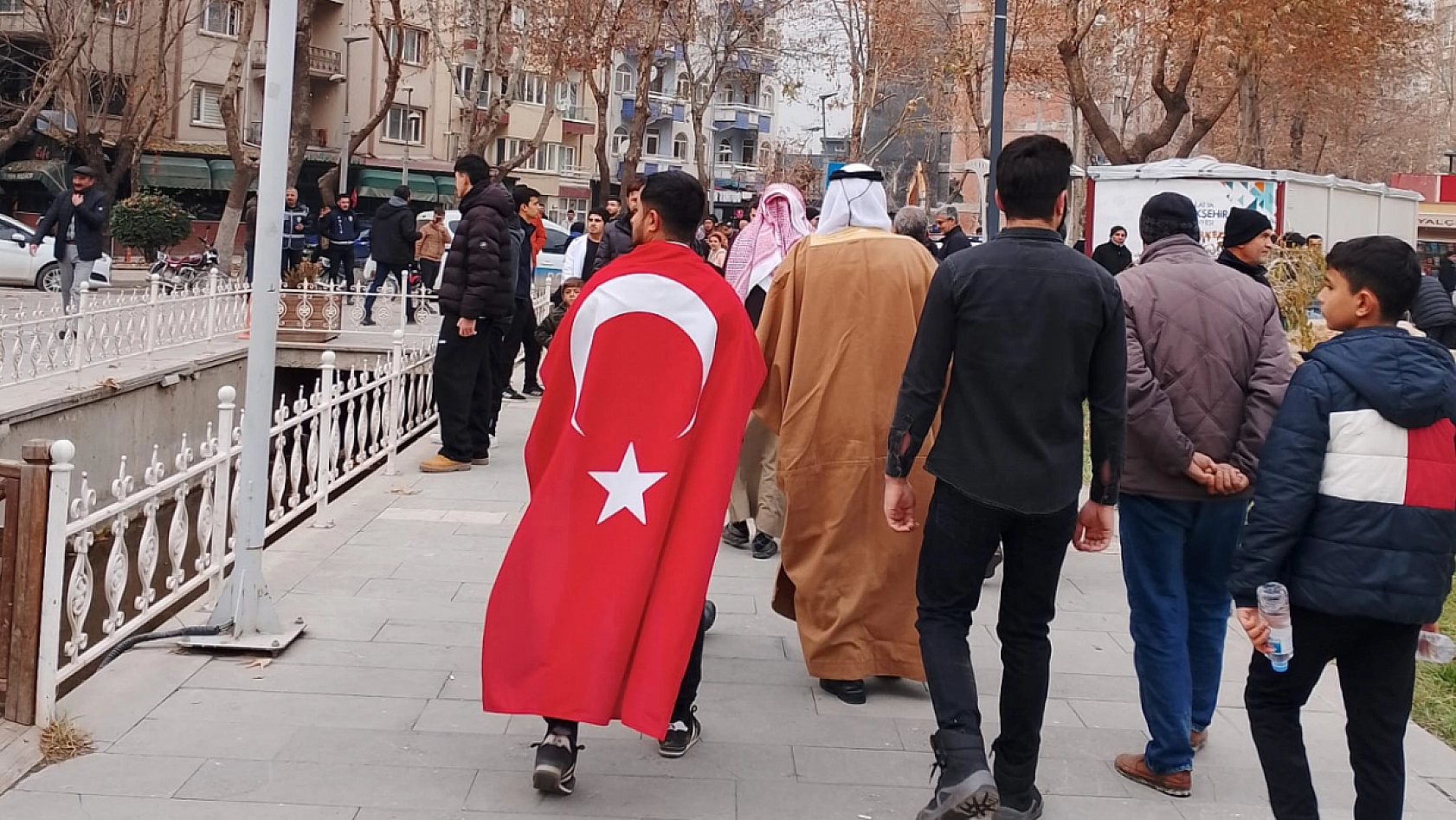 Malatya'daki Suriyeliler, Esed'in Gidişini Kutluyor