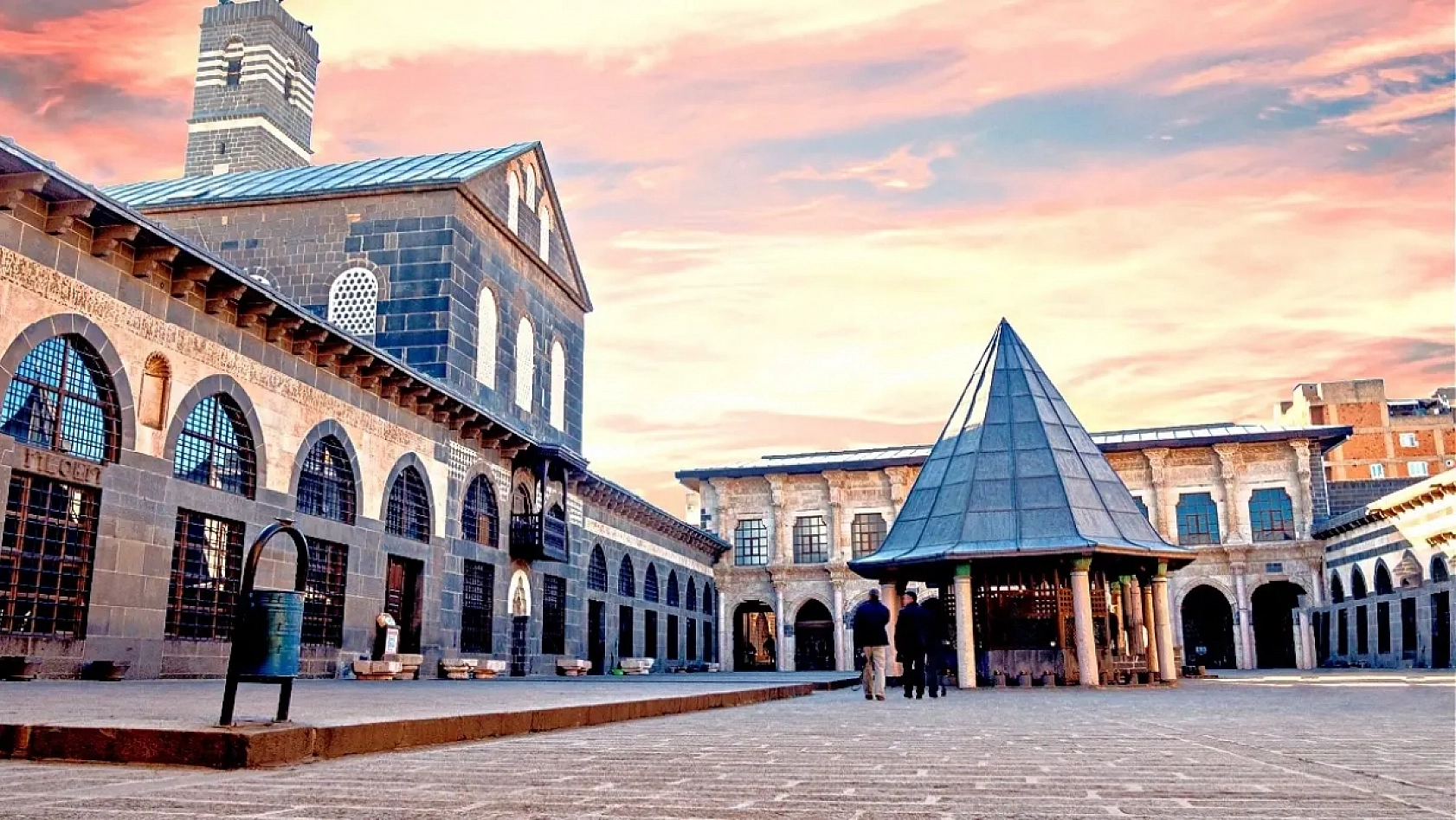 Projeye Eleştiri: Çarşı Değil Hapishane! 