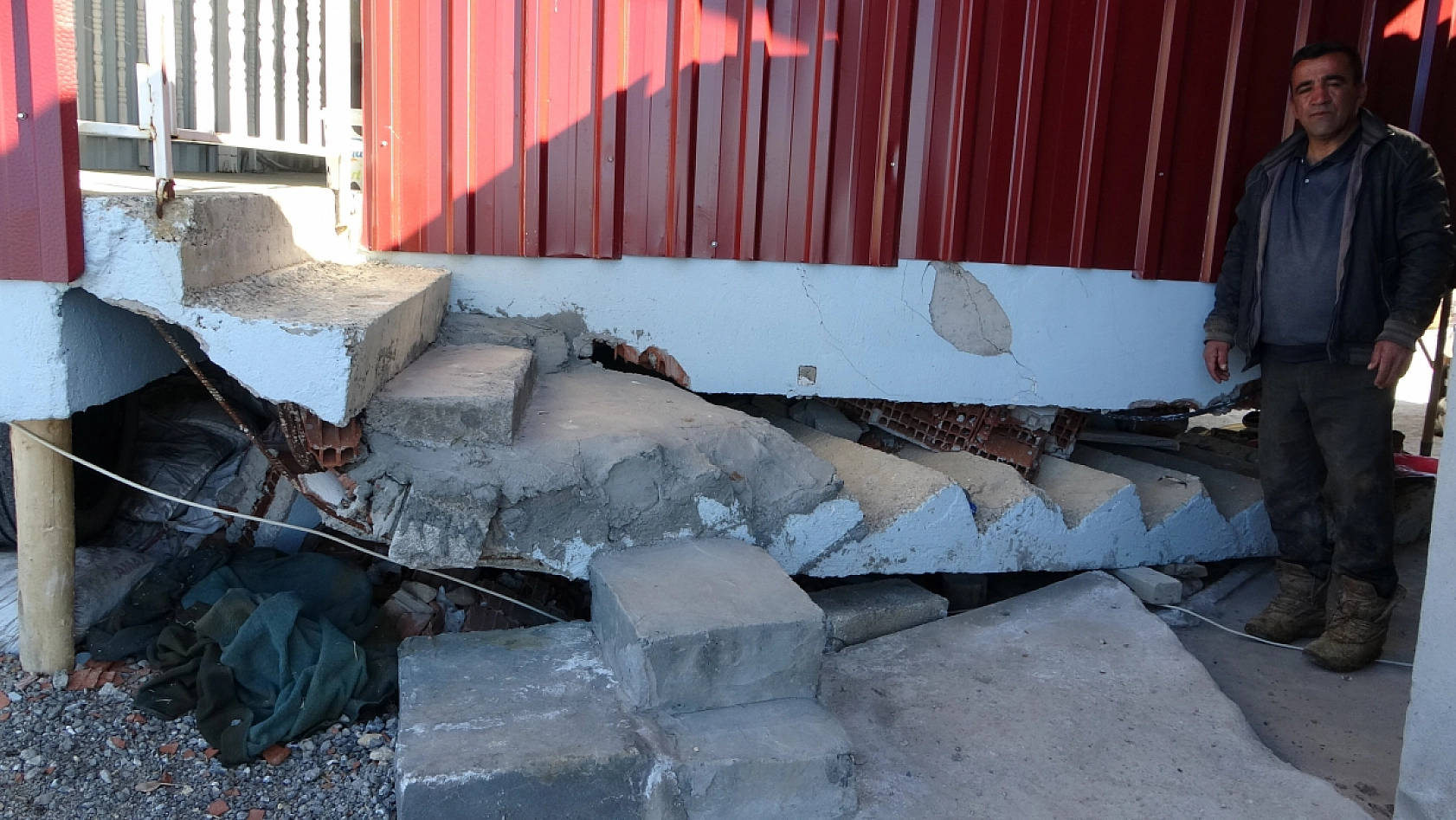 Malatya'da ilginç bir olay! Evini bakın nasıl güçlendirdi...