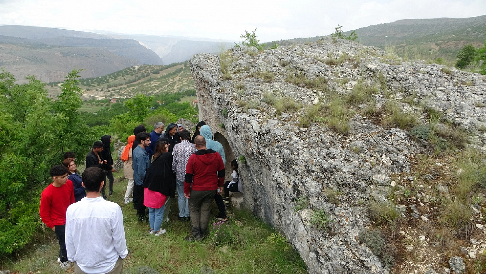 Malatya'da 2 Bin Yıllık Kaya Mezarları Gizemi Çözülüyor!