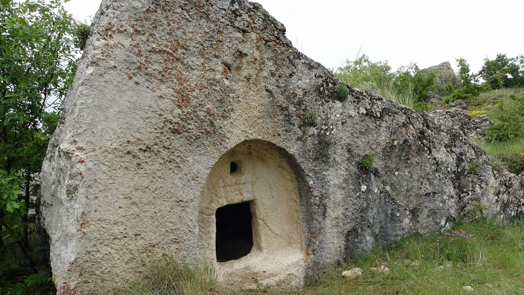 Malatya'da 2 Bin Yıllık Kaya Mezarları Gizemi Çözülüyor!