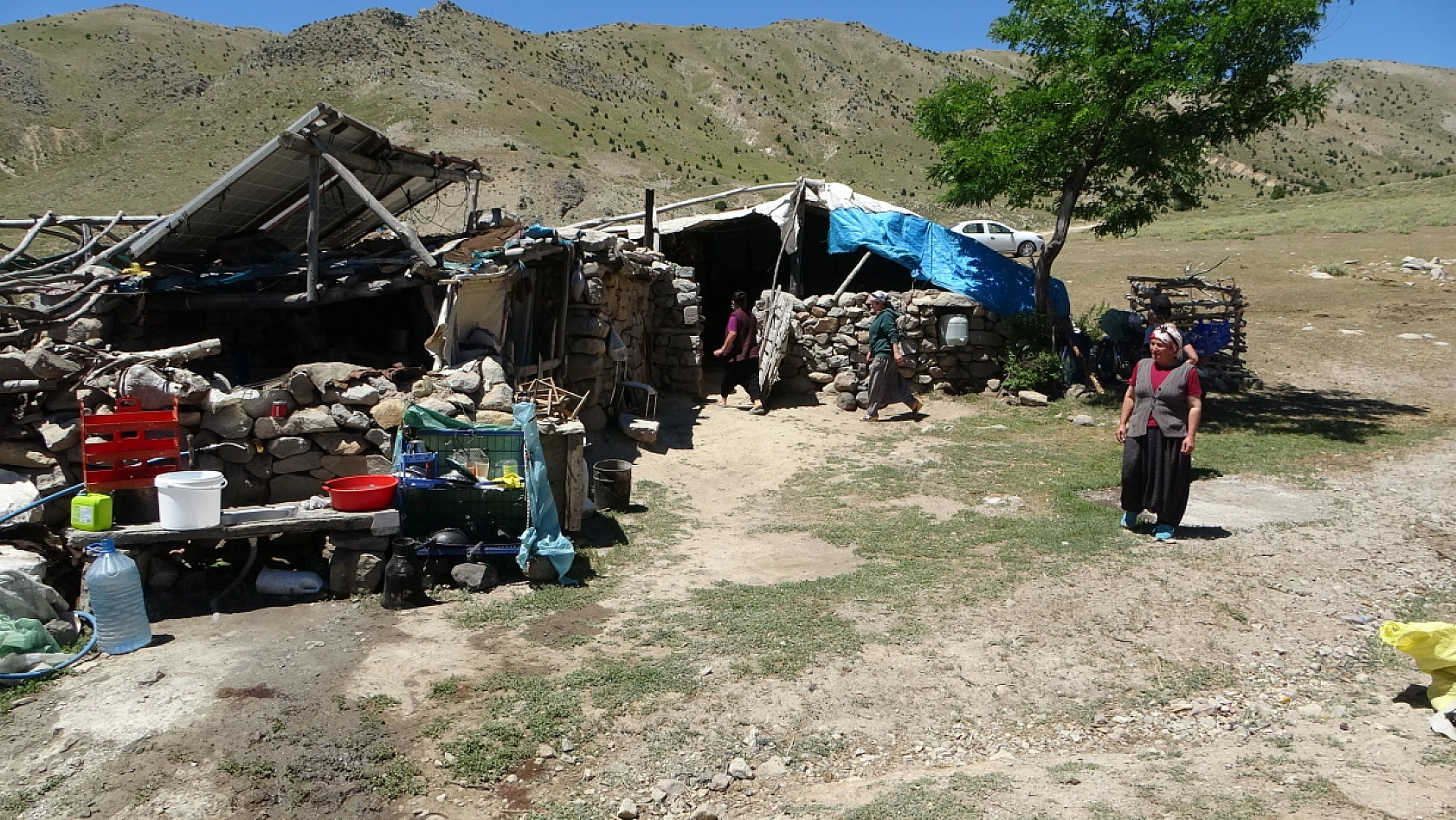 Malatya'da bankacılık mezunu ama 5 ayını bin 800 rakımlık o yerde geçiriyor.