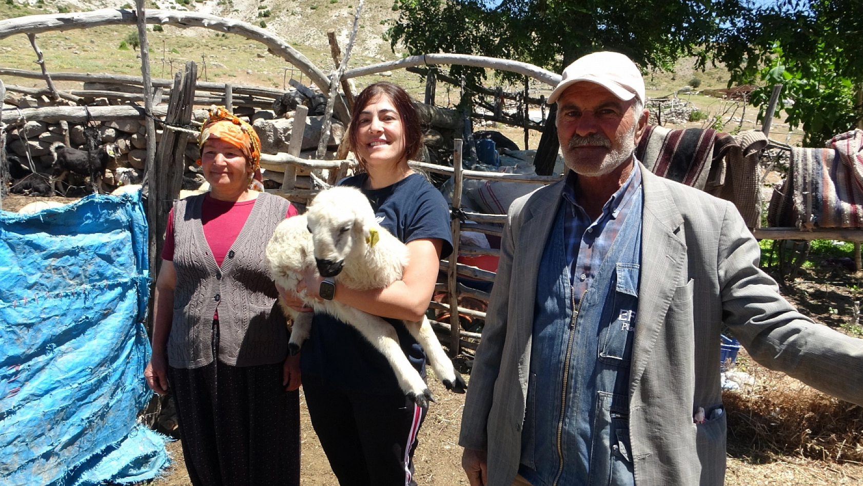 Malatya'da bankacılık mezunu ama 5 ayını bin 800 rakımlık o yerde geçiriyor.