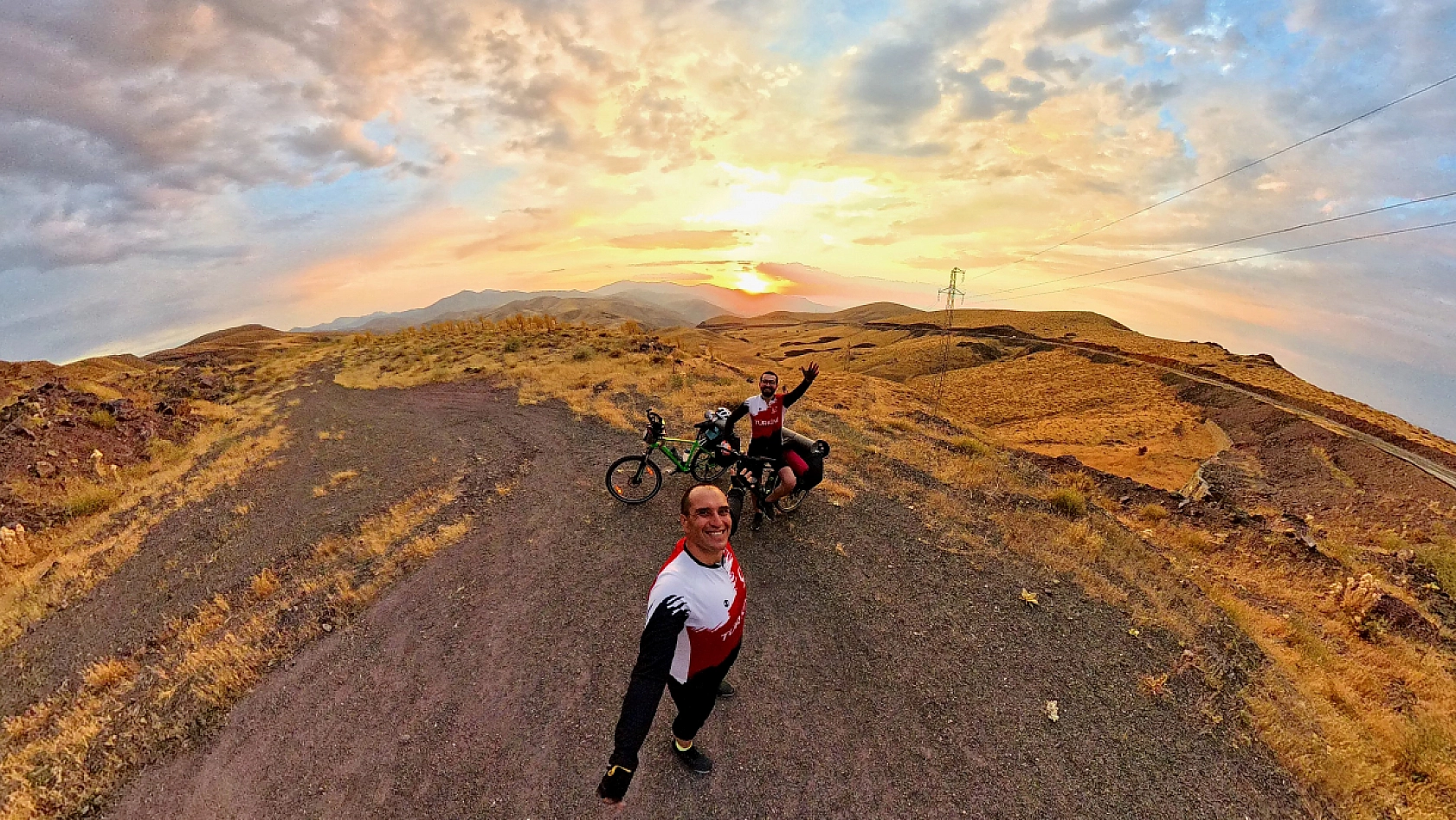 İki Öğretmen 5 Günde 450 Kilometre Yol Yaparak..! Malatya'dan Geçerek, Nemrut ve Göbeklitepe'ye Ulaştılar...