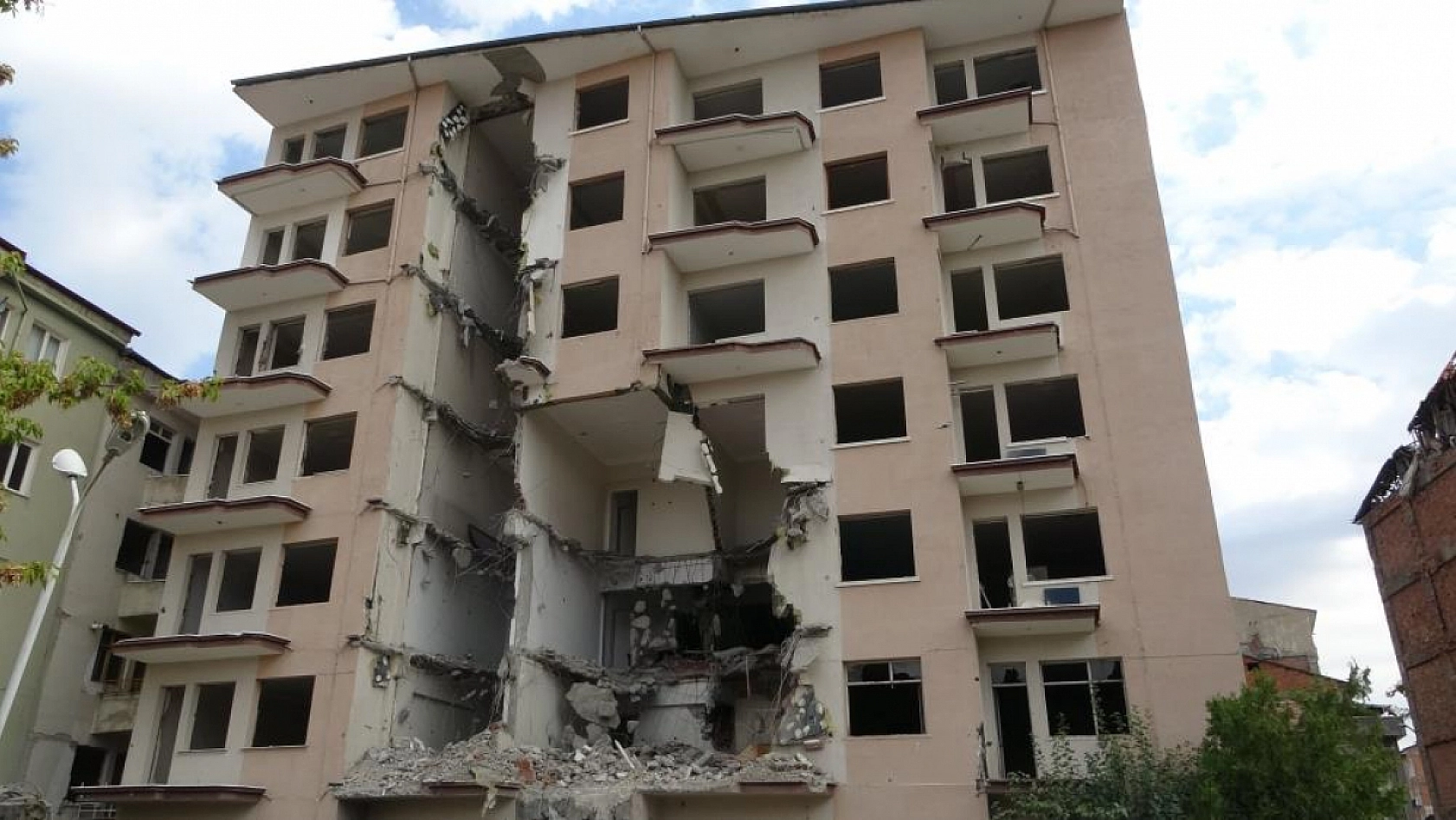 Bilimsel Verilerle O Bölge İşaret Ediliyor. En Riskli Bölgeleri Uzman Açıkladı...! Malatya'dan Sonra Bakın Hangi İl…