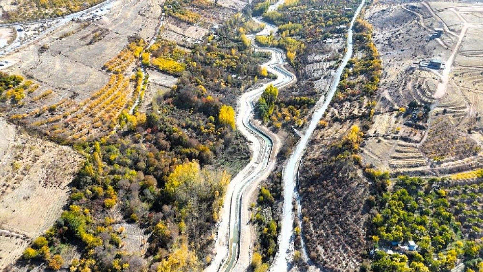 Yeşilyurt Sonbaharın Renk Cümbüşüyle Görsel Şov Sunuyor