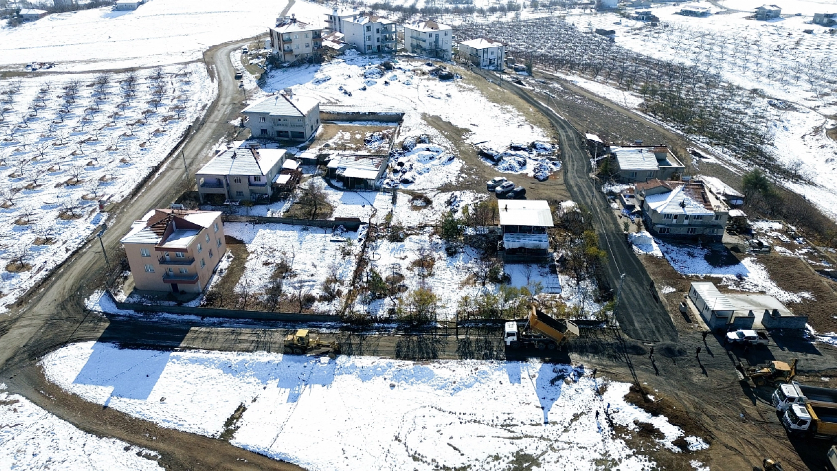 Malatya'da 22 kamyon, 2 kepçe ve 30 kişilik ekip sahaya indi