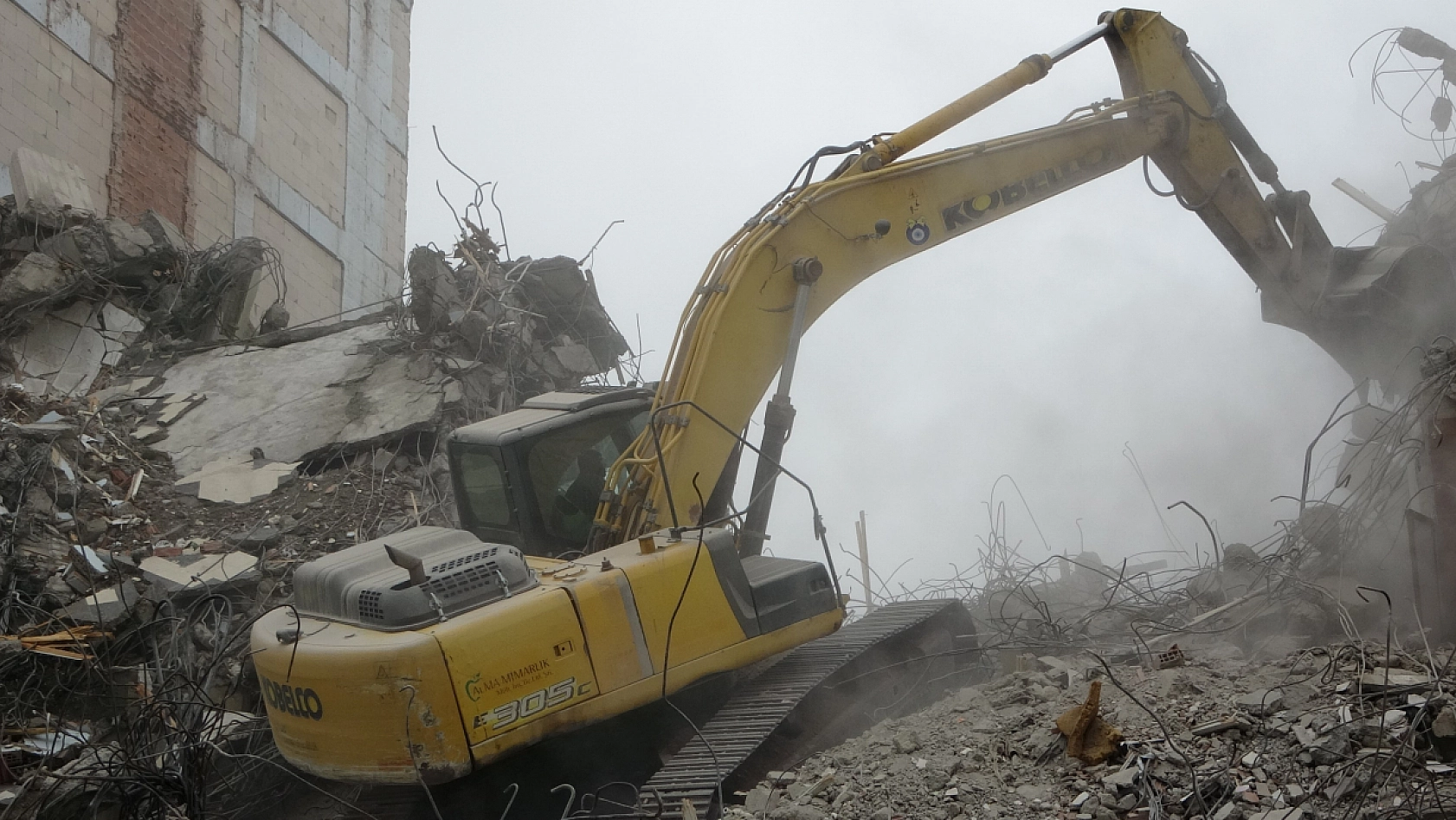 Malatya'da kamyonlarla taşınıyor! Esnaf üzülüyor...