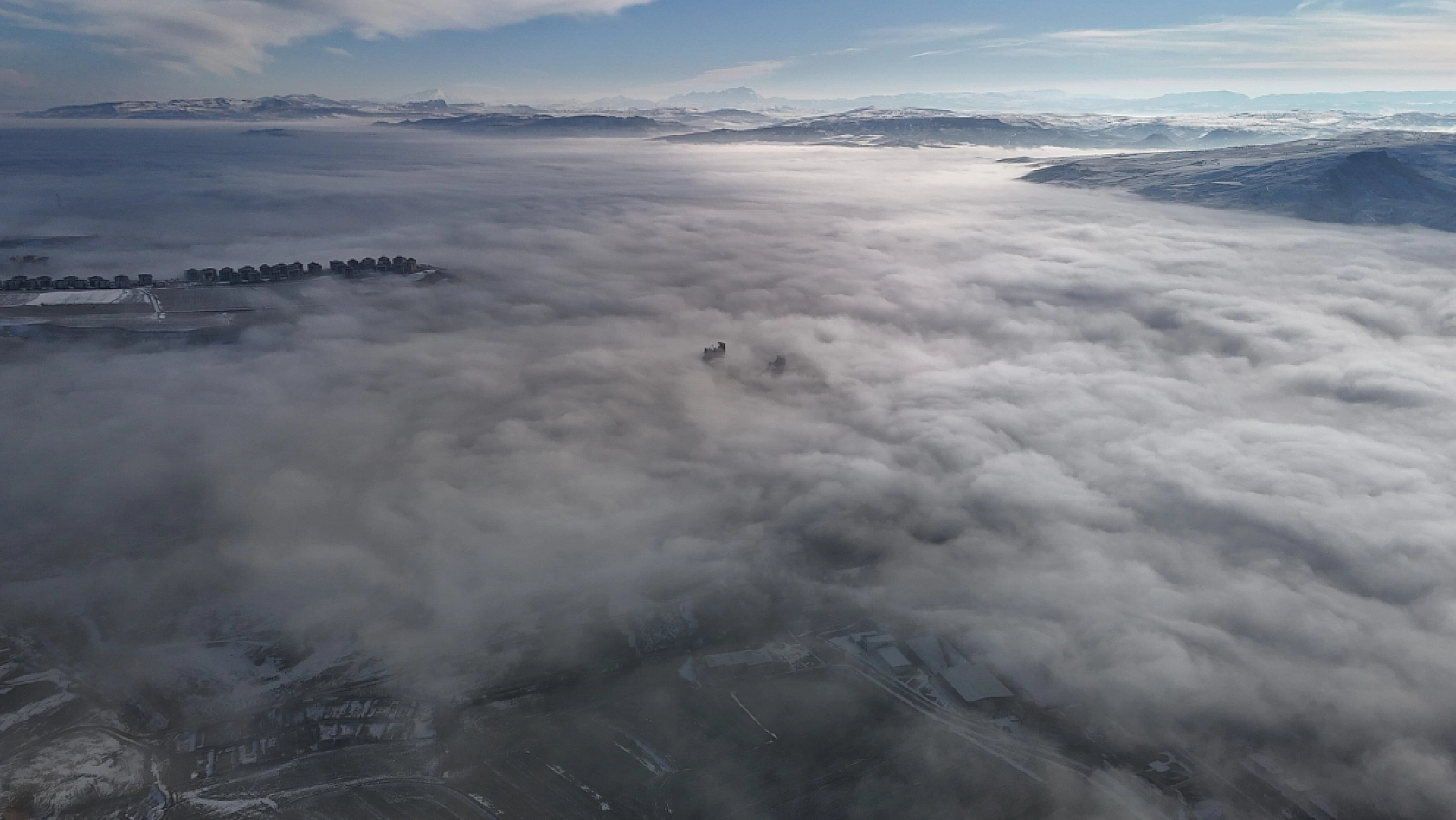 Sis adeta kenti yuttu, ortaya kartpostallık görüntüler çıktı