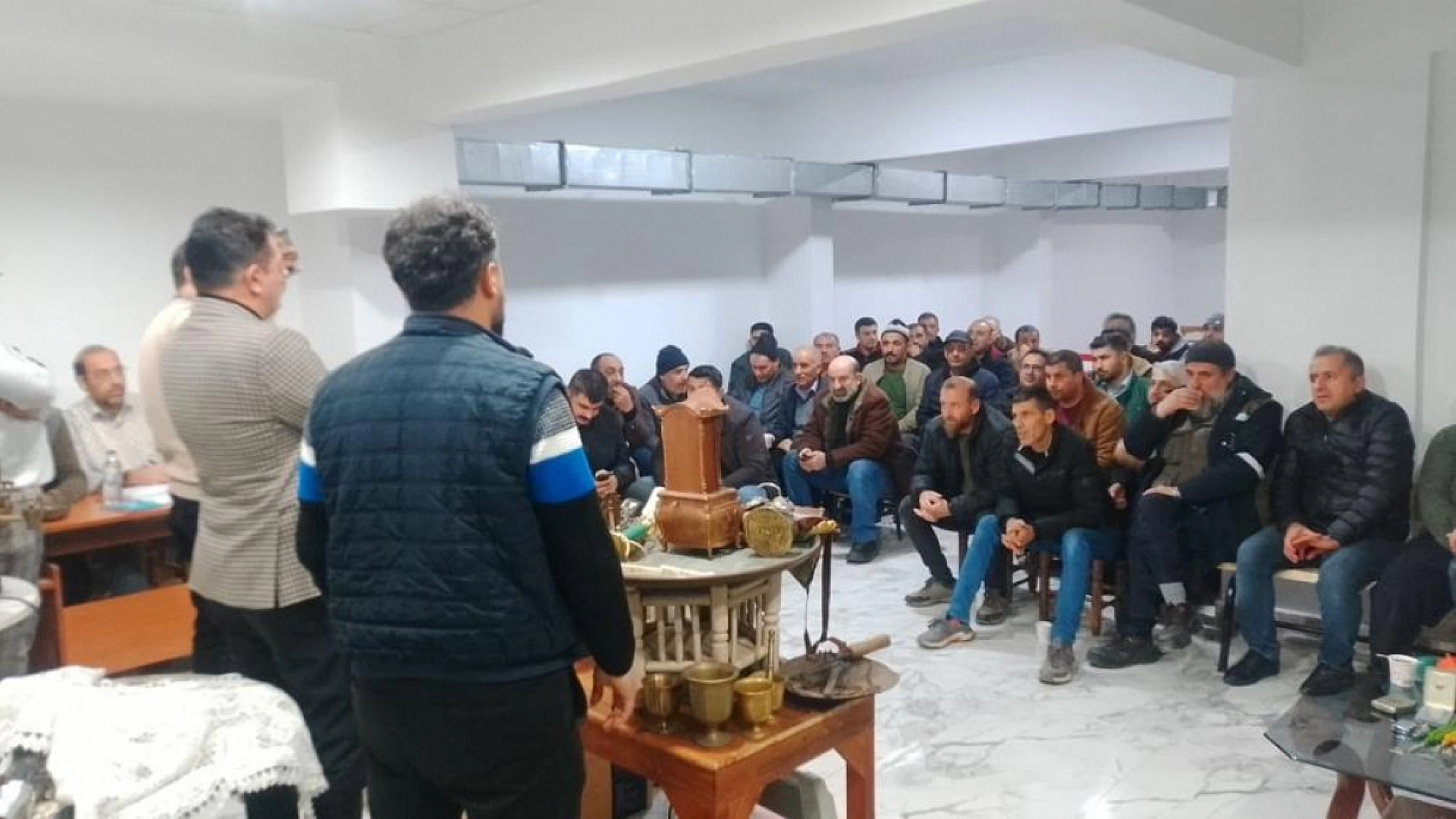 Malatya'da Nostalji Rüzgarı:Antika Müzayedesi Büyük İlgi Topladı!