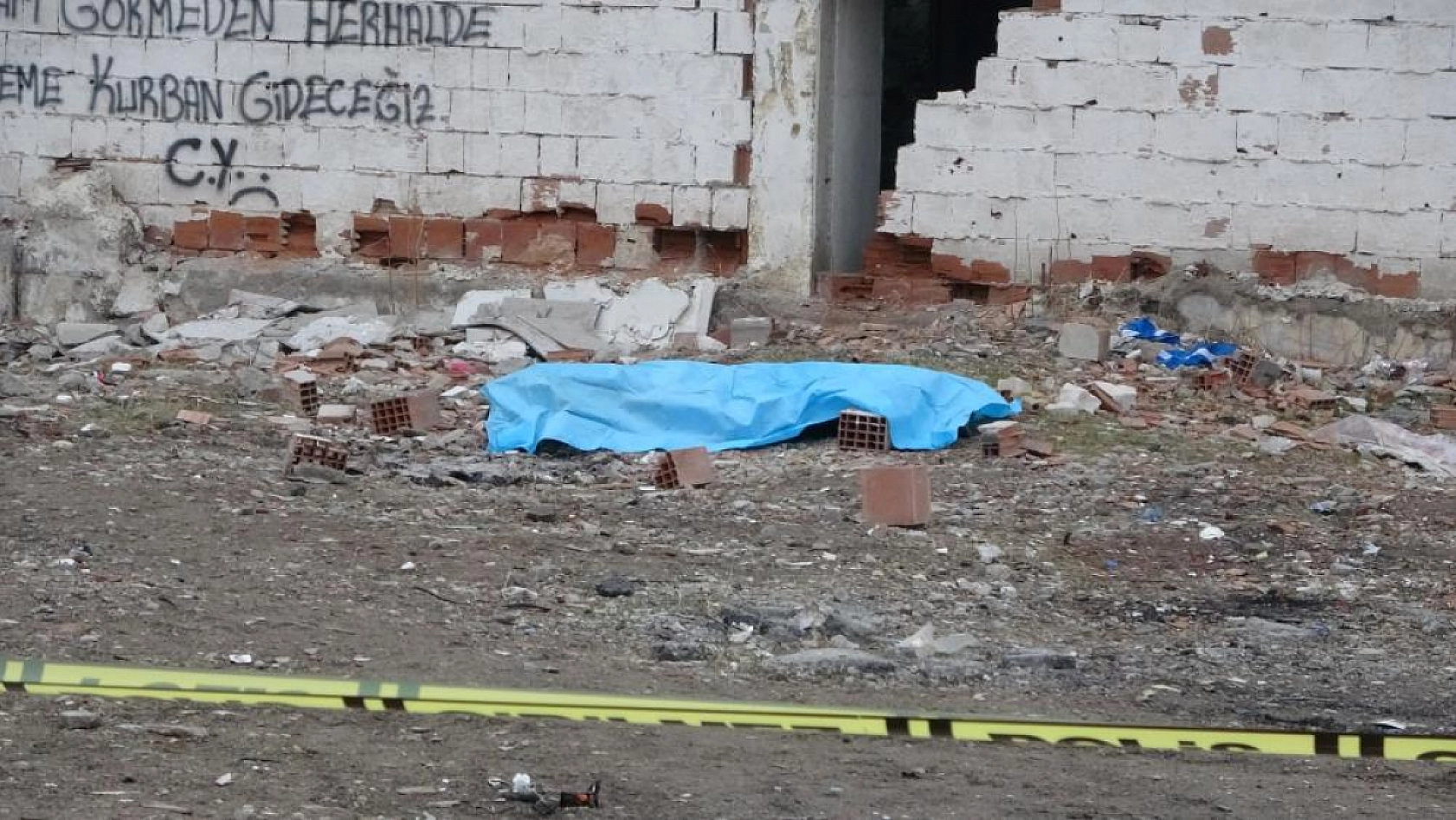 Malatya'da Şüpheli Ölüm: Cerrahi Maskeli Erkek Cesedi Bulundu!