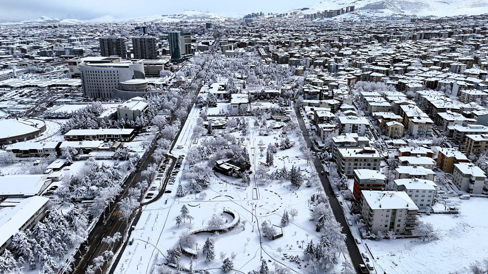 Malatya'da Kar Büyüledi: Kartpostallık Görüntüler Havadan Kaydedildi!