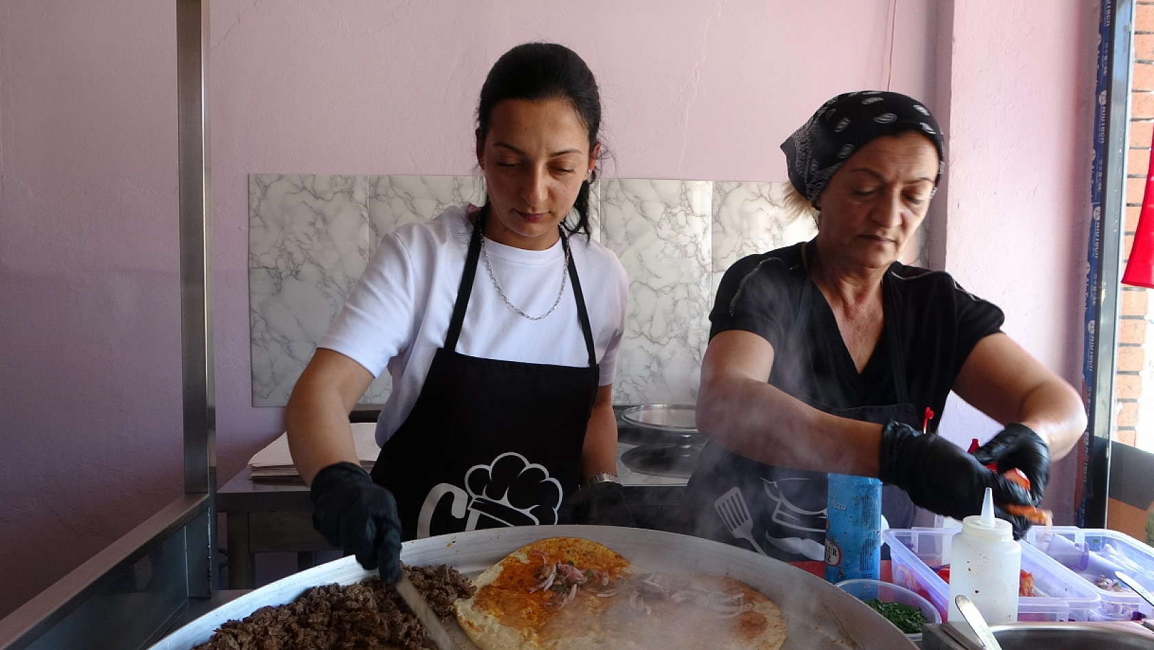 Malatya'nın tek kadın tantuni ustası: İlçede büyük destek görüyor!
