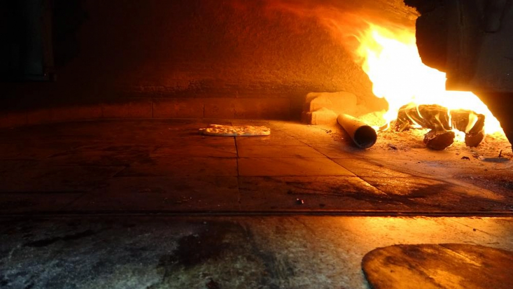 Malatya'da 340 dereceye direnen fırıncılar! Ekmek sıcak, emek daha sıcak