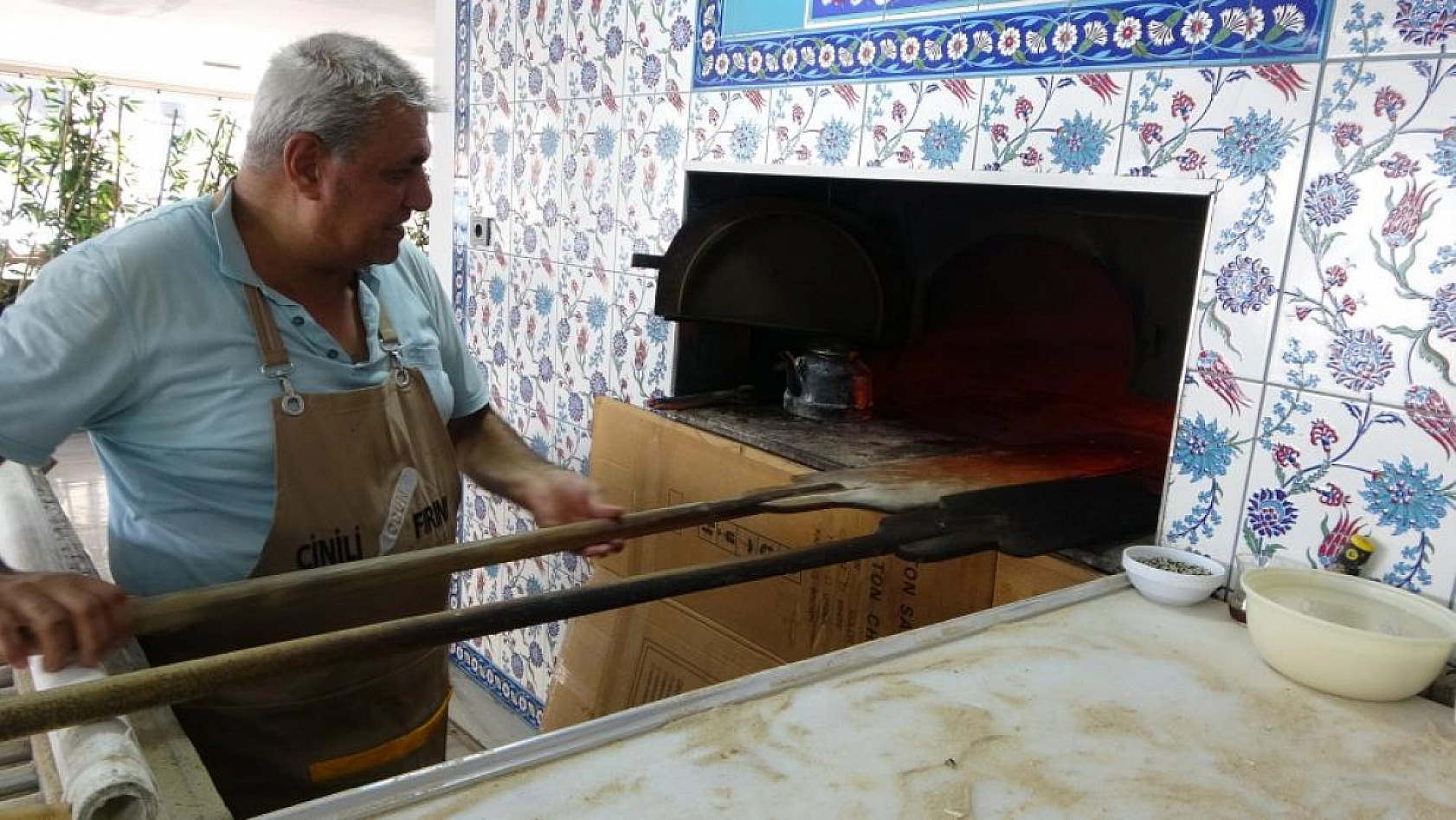 Malatya'da 340 dereceye direnen fırıncılar! Ekmek sıcak, emek daha sıcak