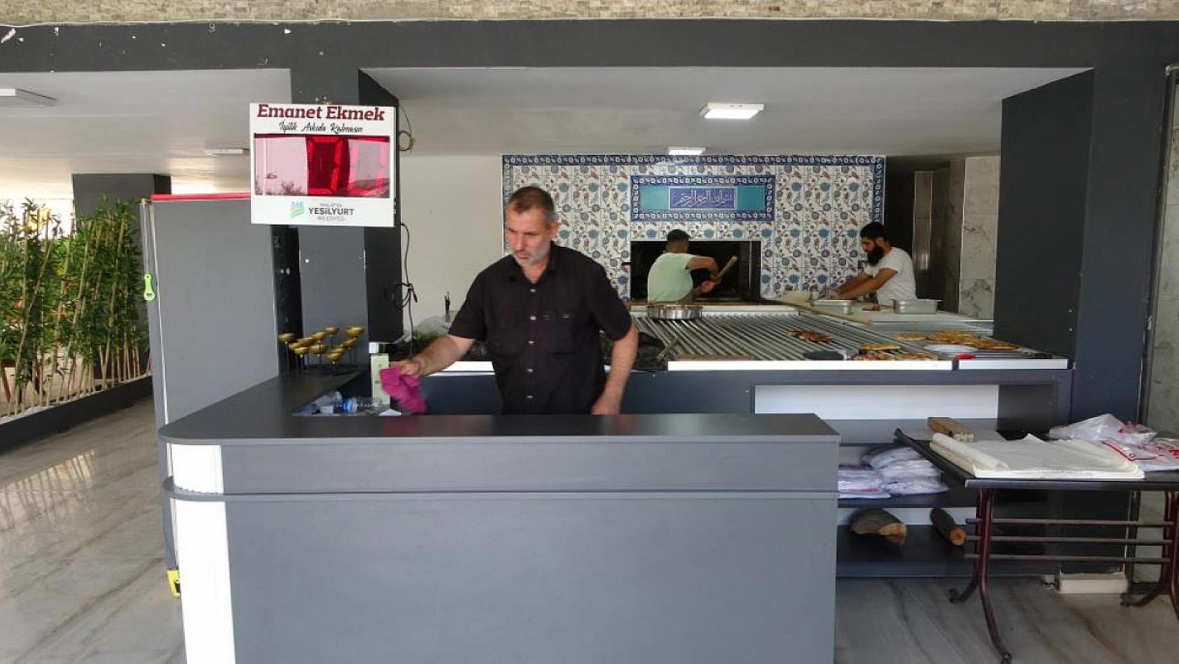 Malatya'da 340 dereceye direnen fırıncılar! Ekmek sıcak, emek daha sıcak