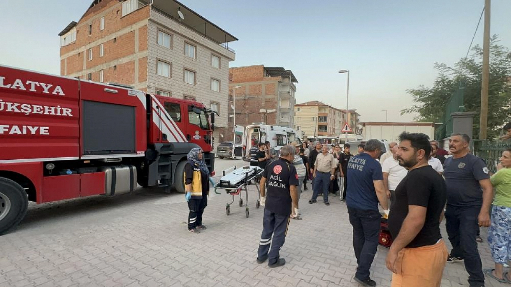 Kapalı okul bahçesi faciası Demir parmaklık az daha canından ediyordu